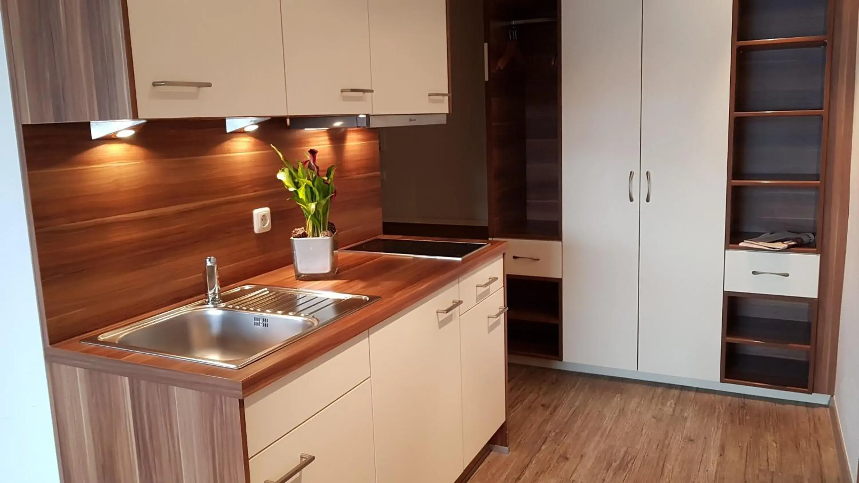 2 Double Rooms with Connecting Door in Central Hotel-Apart München 2 Double Rooms with Connecting Door in Central Hotel-Apart München