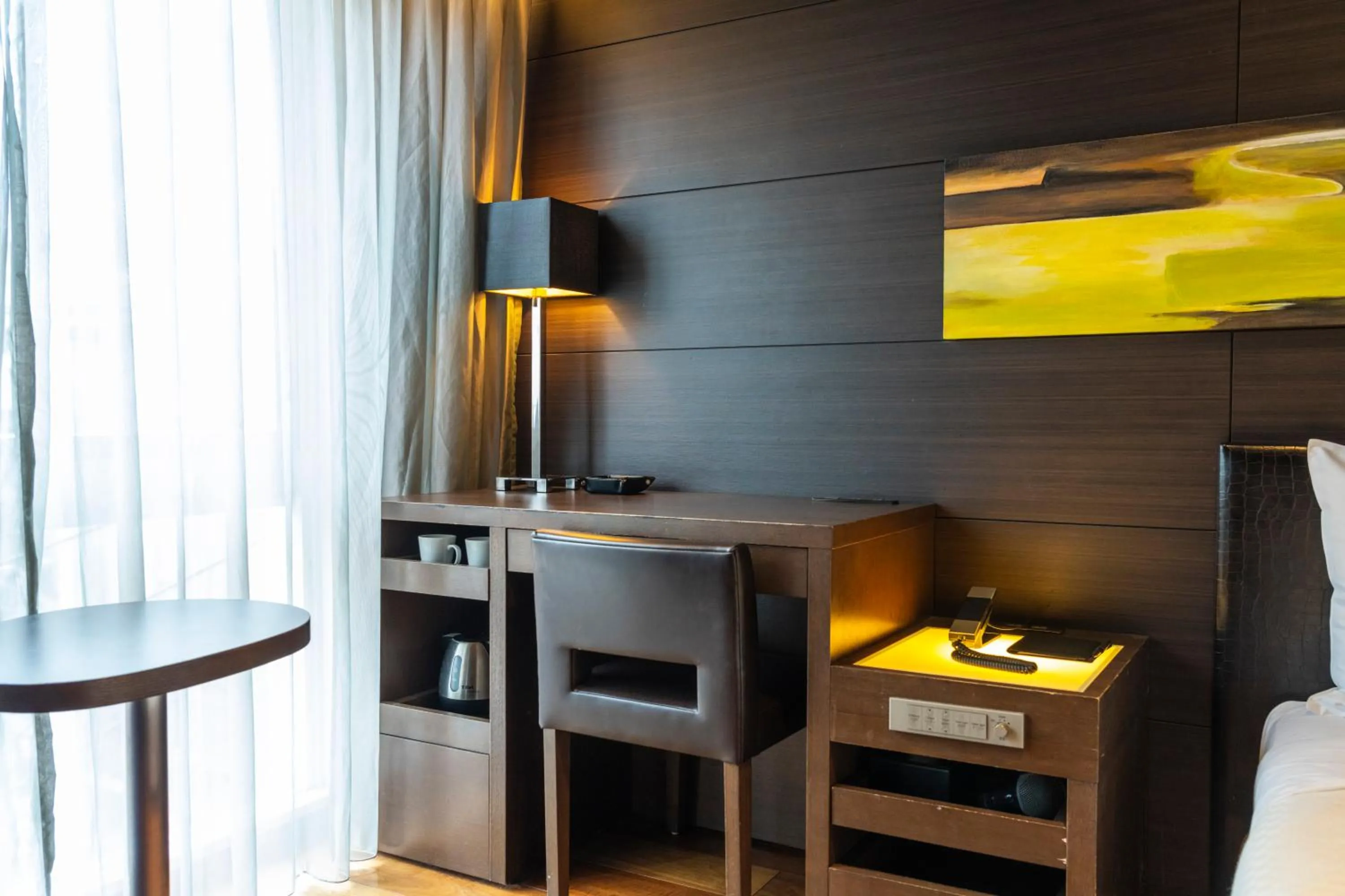 hair dresser, Bed in KOKO HOTEL Fukuoka Tenjin