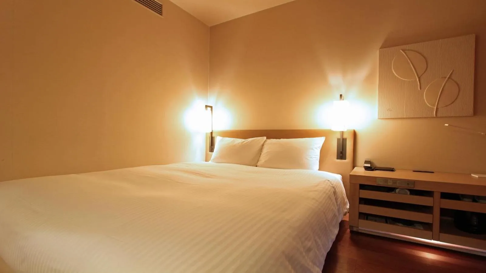 Bed in KOKO HOTEL Fukuoka Tenjin