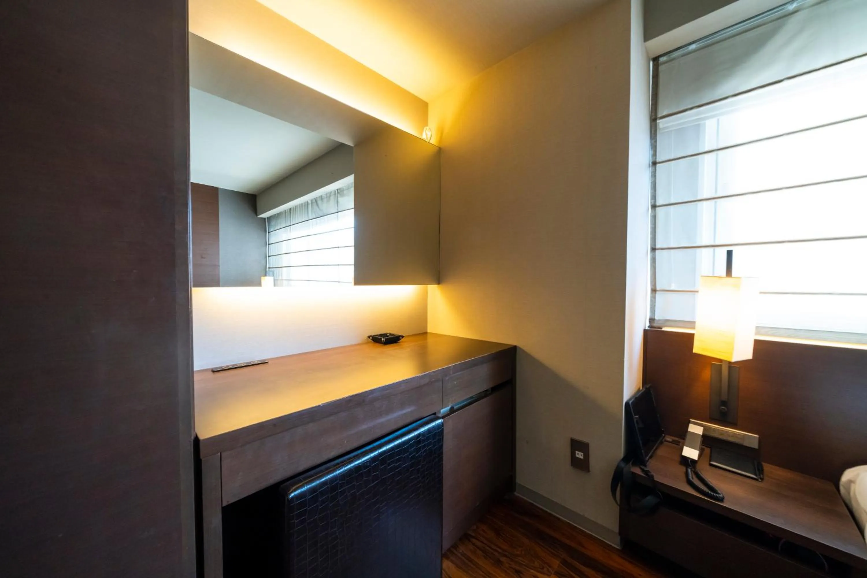 hair dresser, Bed in KOKO HOTEL Fukuoka Tenjin