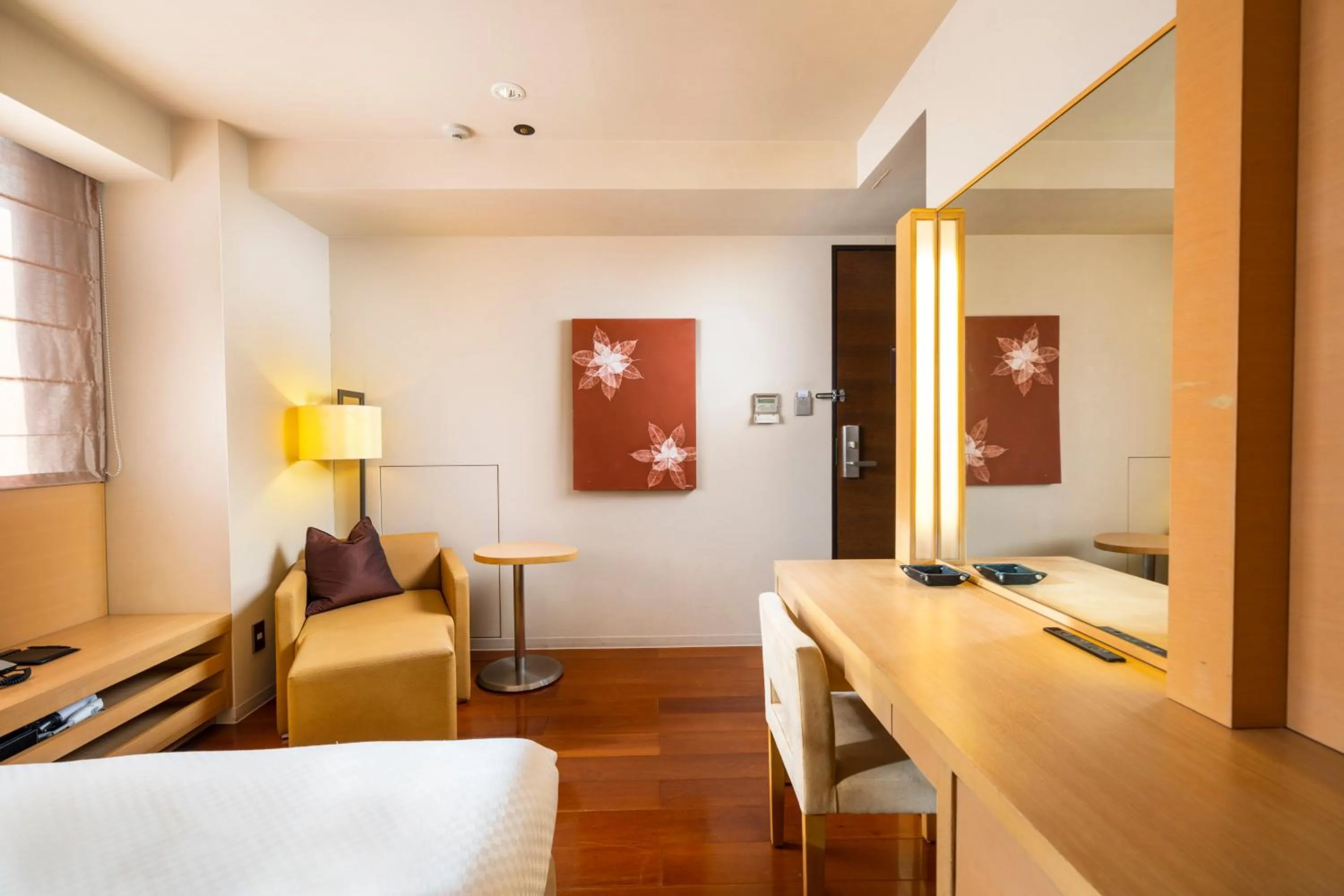 hair dresser, Bed in KOKO HOTEL Fukuoka Tenjin