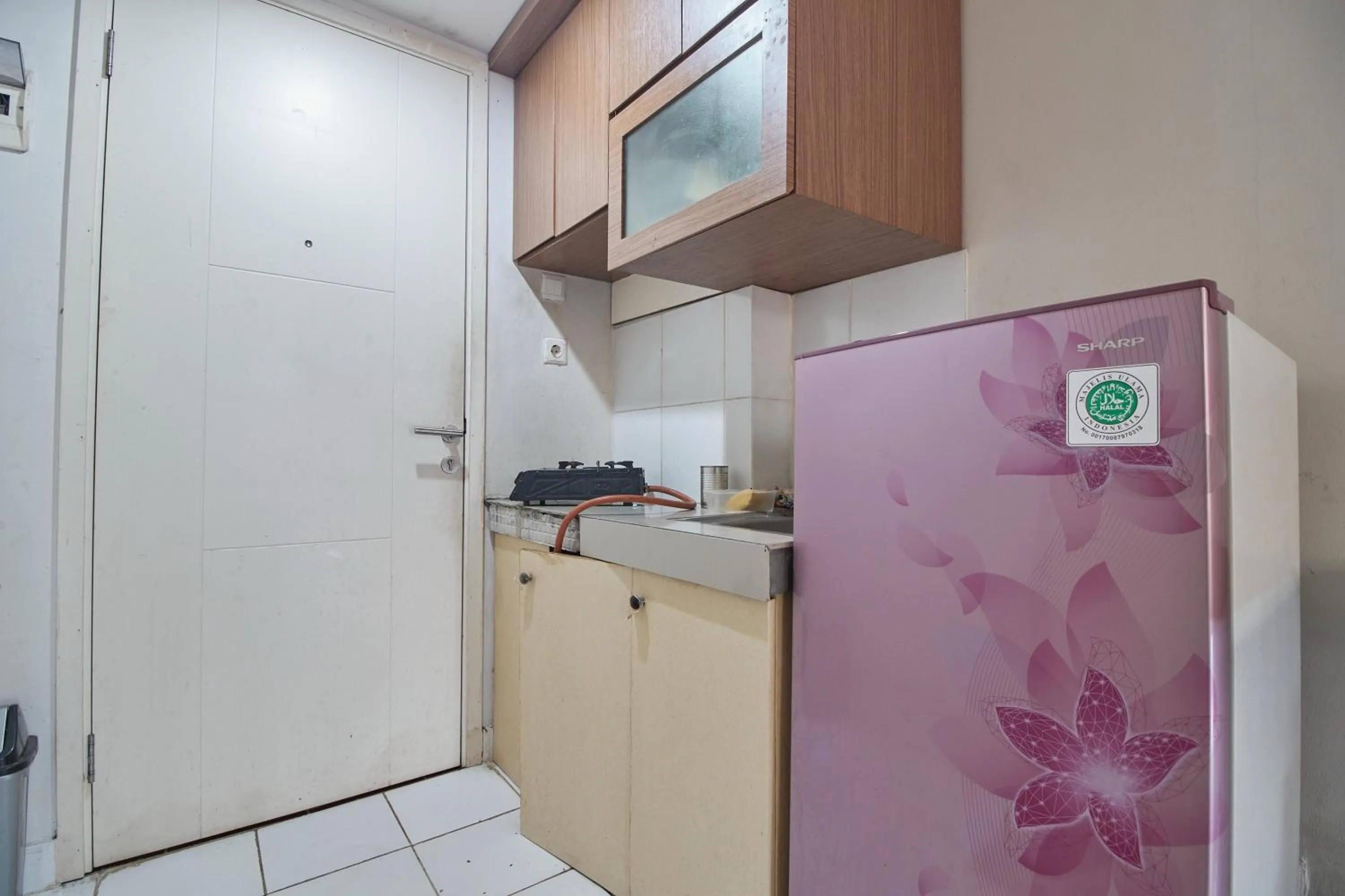 Kitchen or kitchenette in Room Rendi @ Apt Dramaga Tower