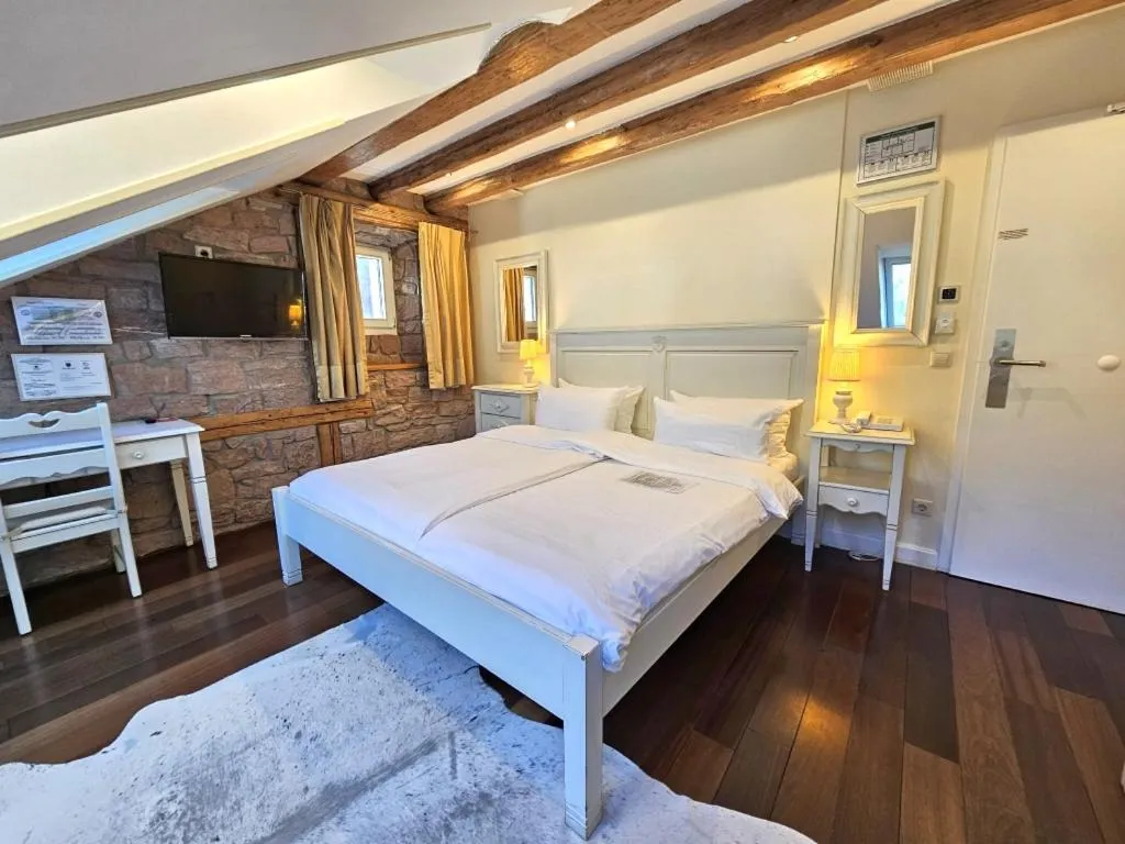 Bed in Hotel Villa Marstall
