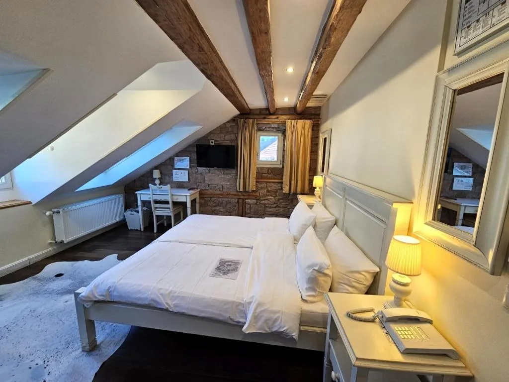 Bed in Hotel Villa Marstall