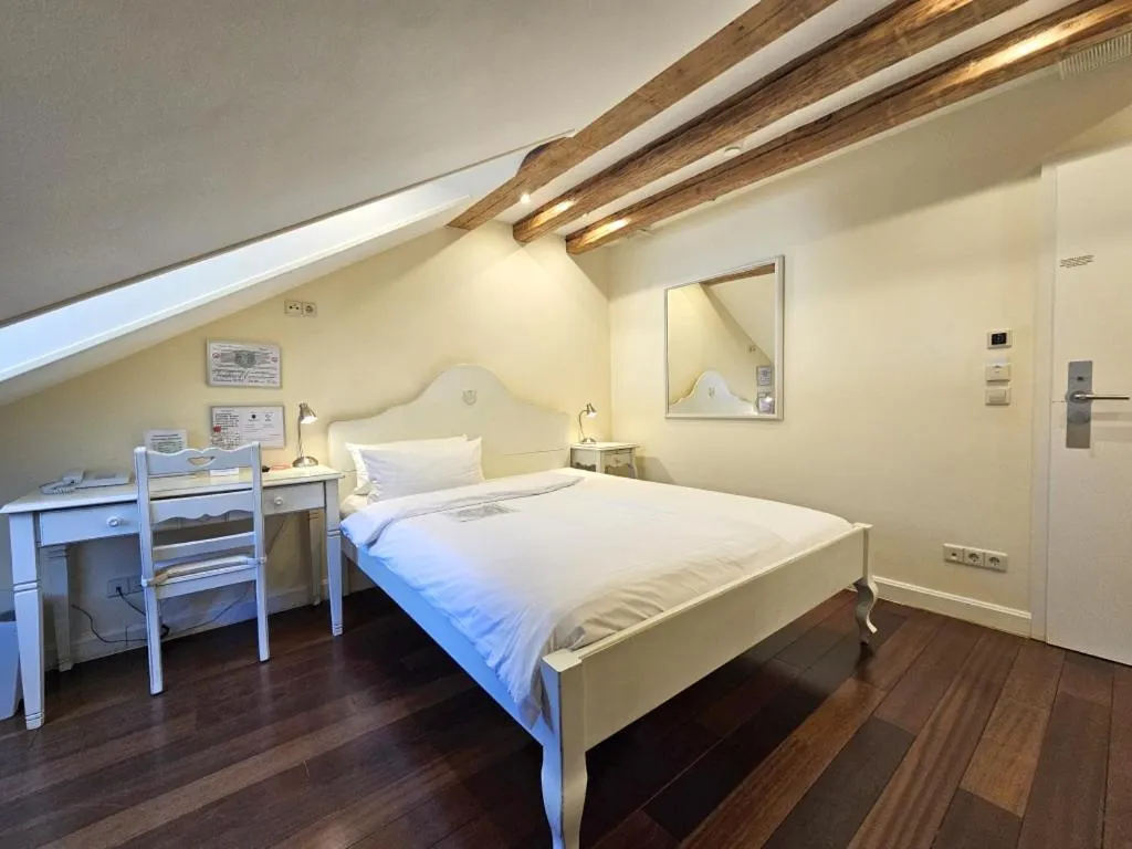 Bed in Hotel Villa Marstall