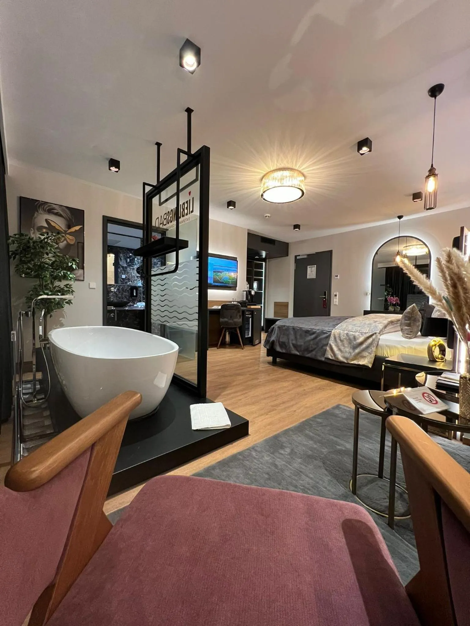 Photo of the whole room, Bed in Design Hotel Winterrot