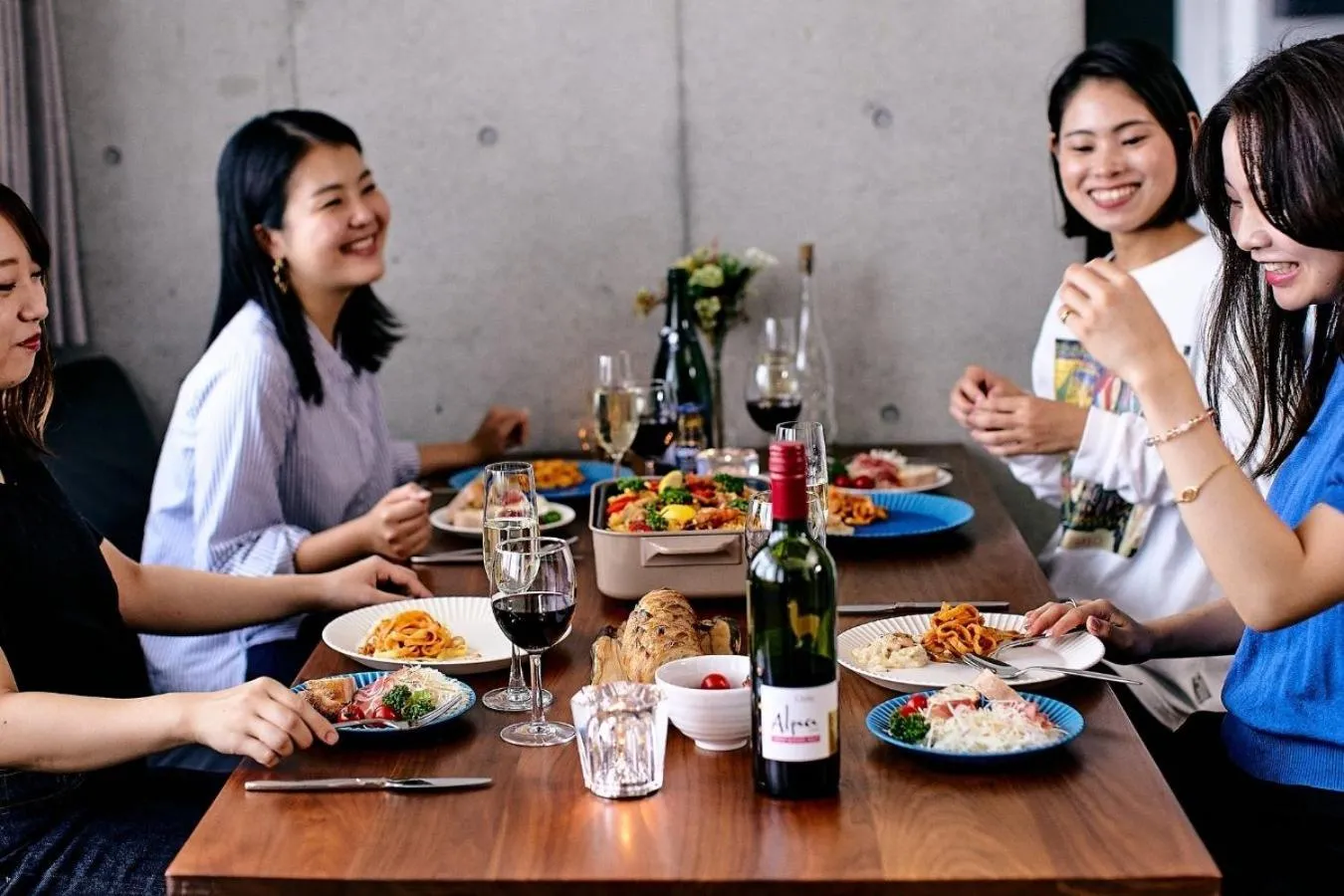 Dining area in 20 PIECES