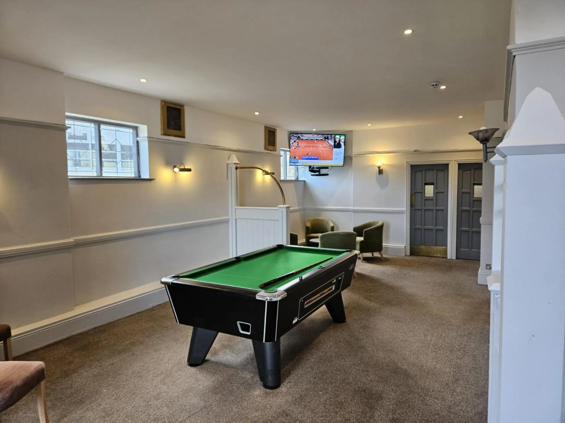 Lounge or bar in Midlands Hotel