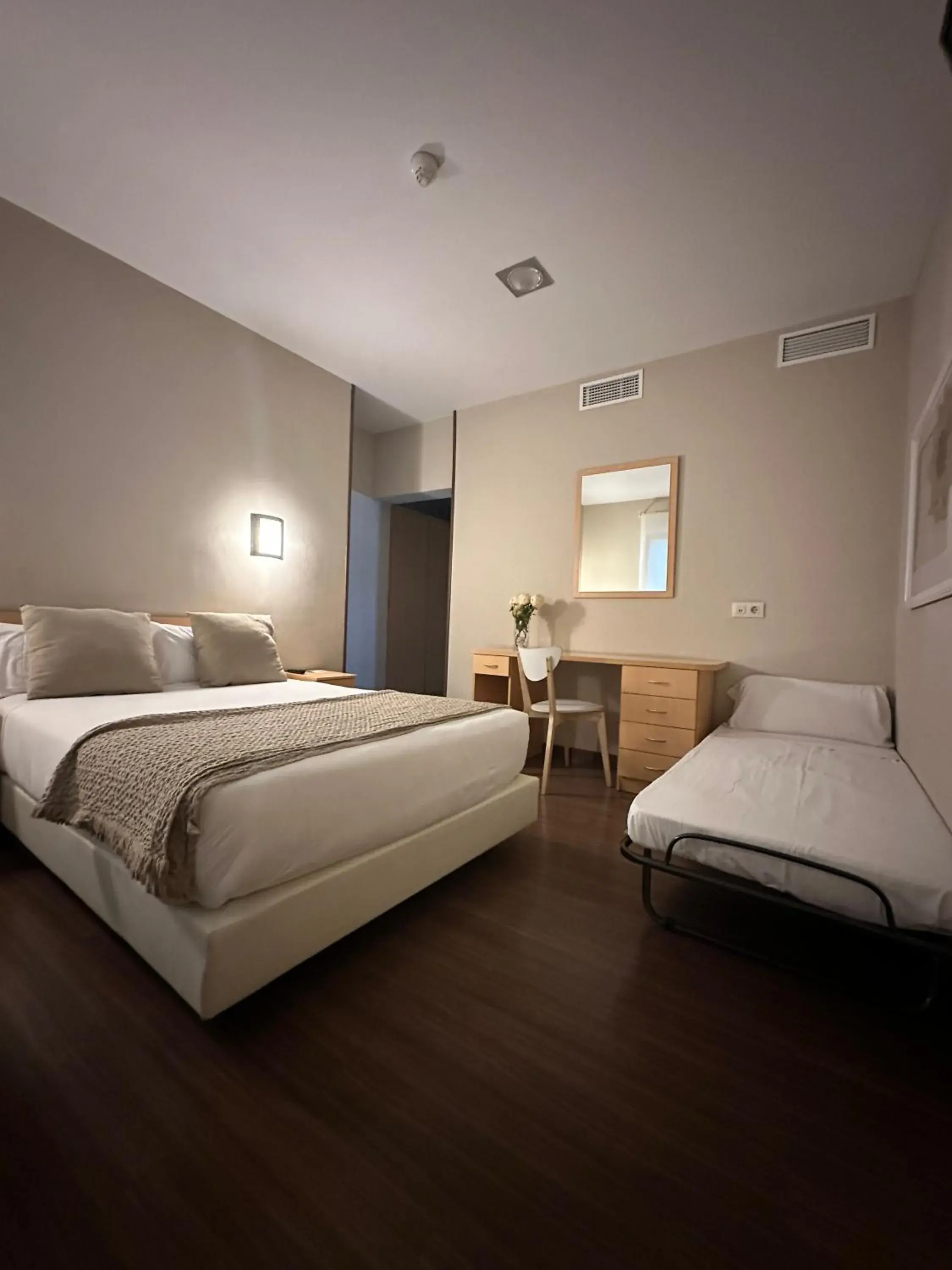 Double or Twin Room with Extra Bed in Vettonia Hotel Double or Twin Room with Extra Bed in Vettonia Hotel