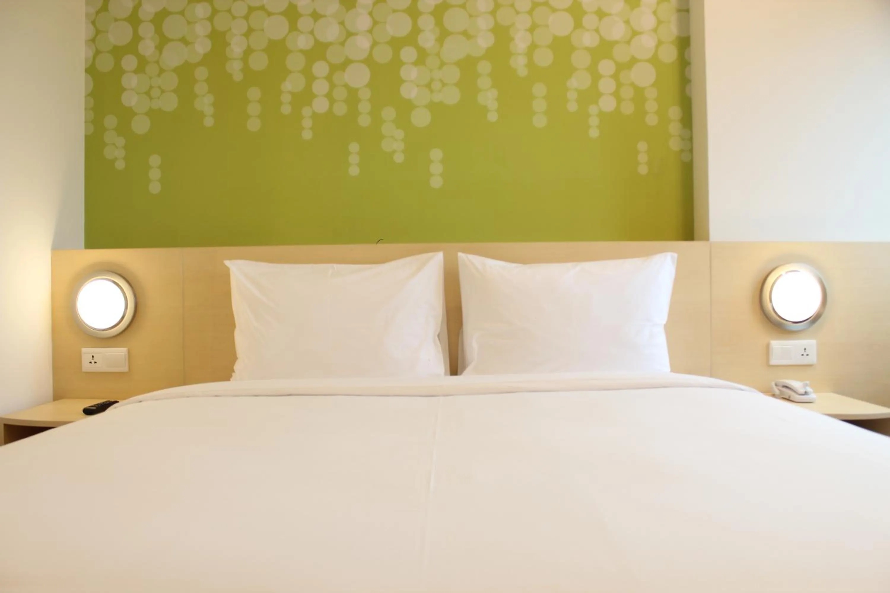 Bedroom, Bed in Zest Parang Raja Solo by Swiss-Belhotel International