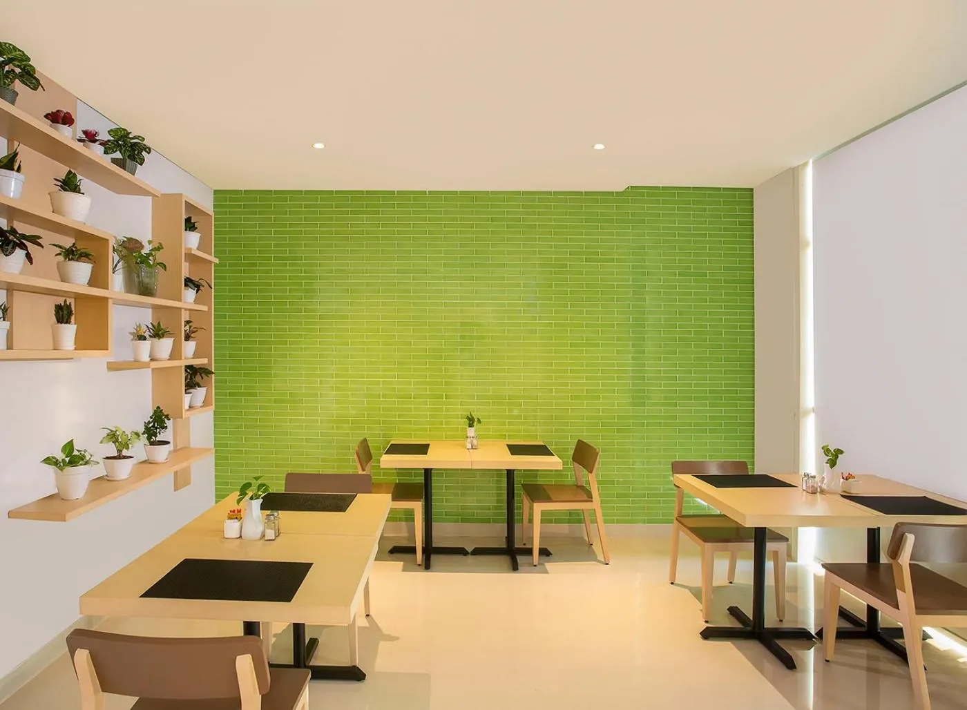 Restaurant/places to eat in Zest Parang Raja Solo by Swiss-Belhotel International