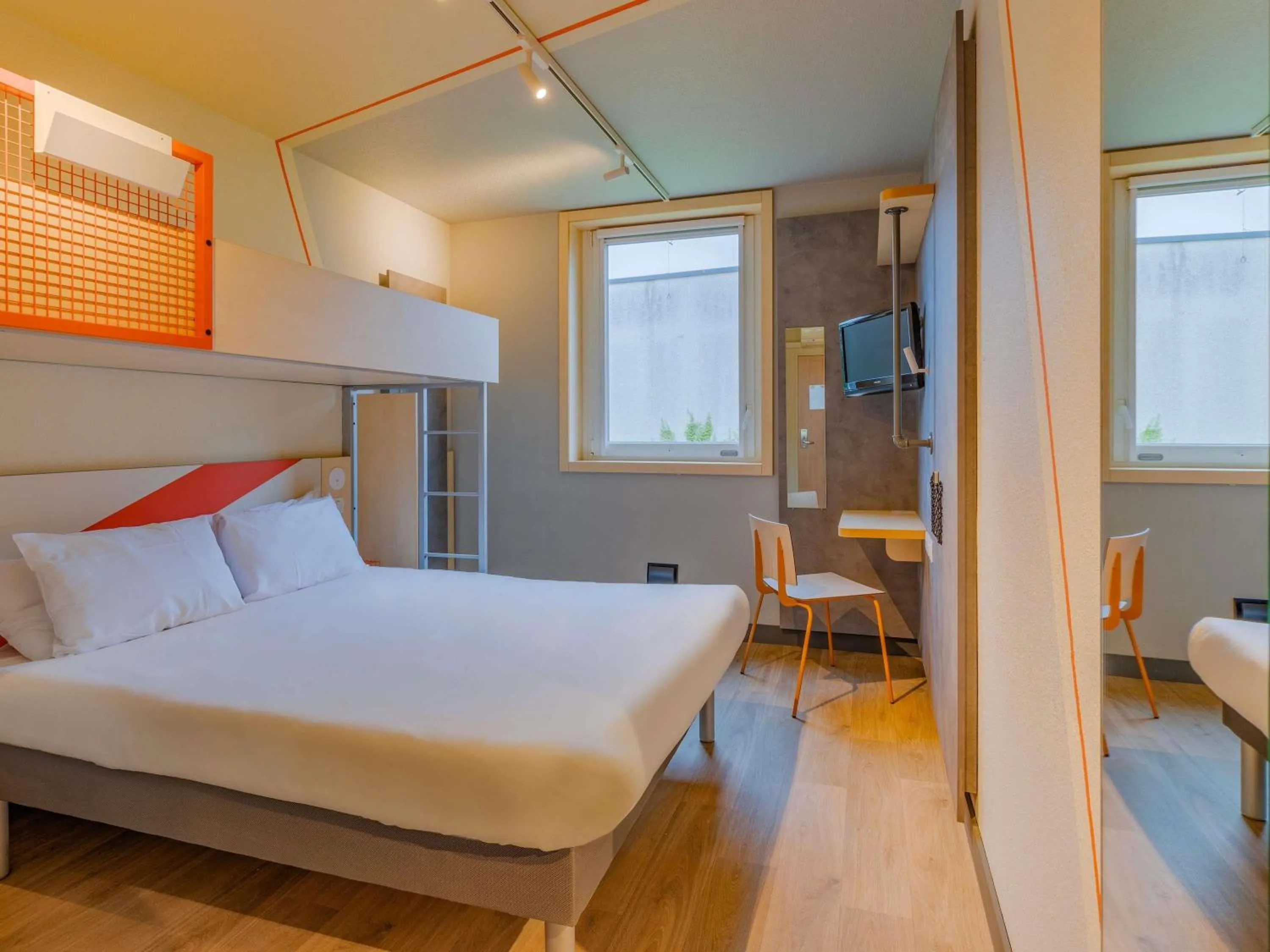 Bedroom, Bed in Ibis Budget Lyon Est Saint Quentin Fallavier