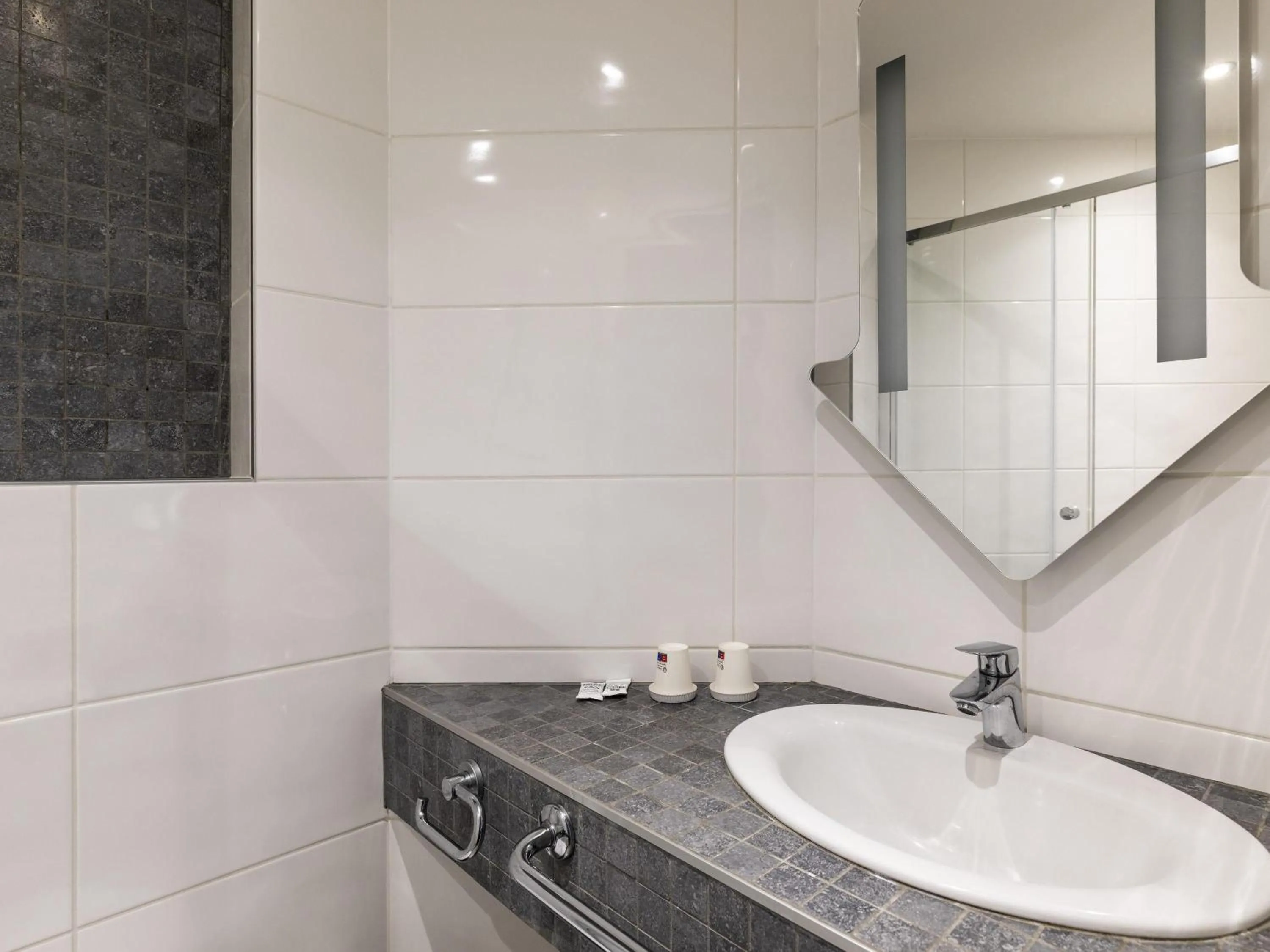 Bedroom in Ibis Budget Lyon Est Saint Quentin Fallavier