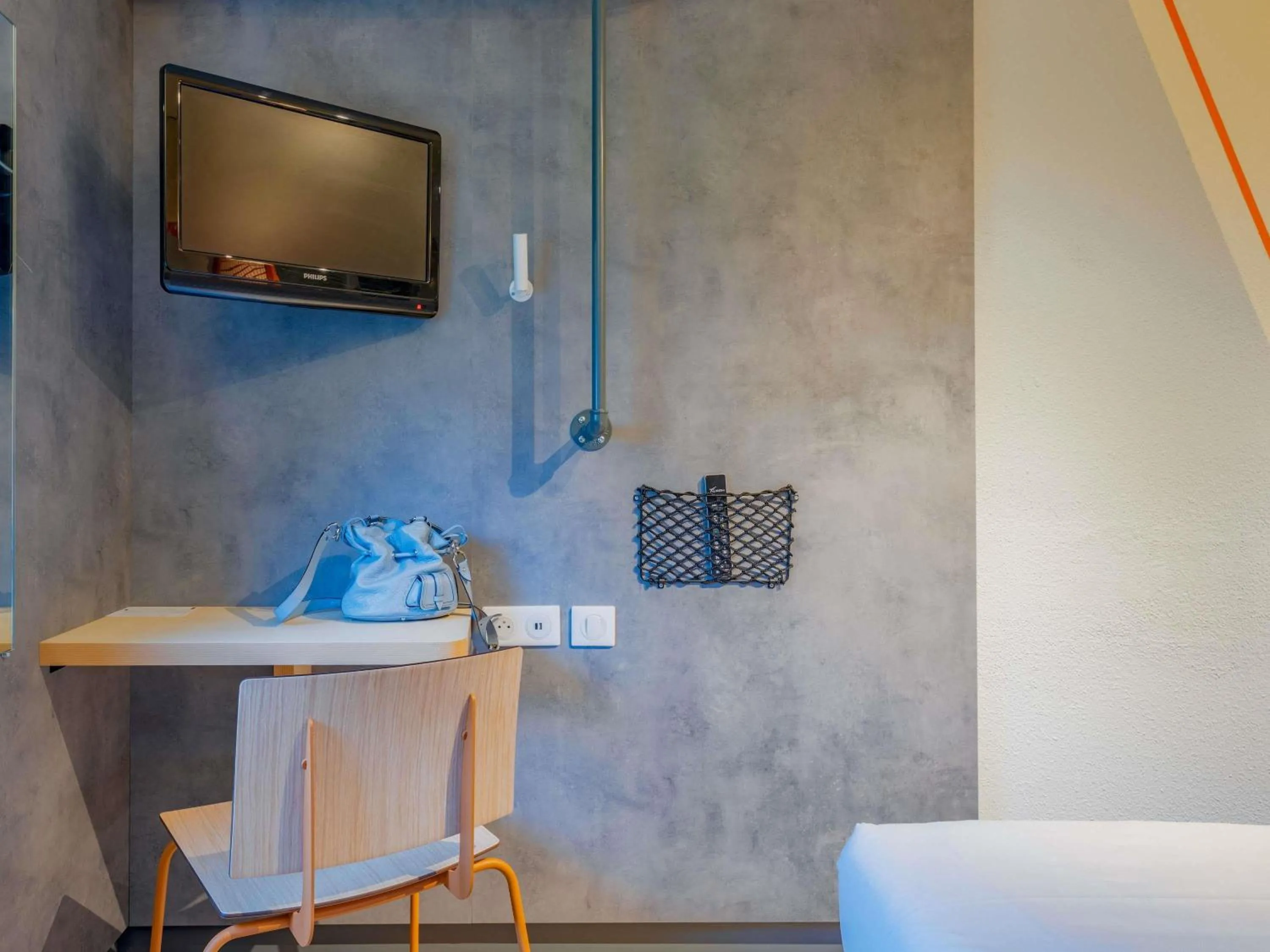 Bedroom, Bed in Ibis Budget Lyon Est Saint Quentin Fallavier