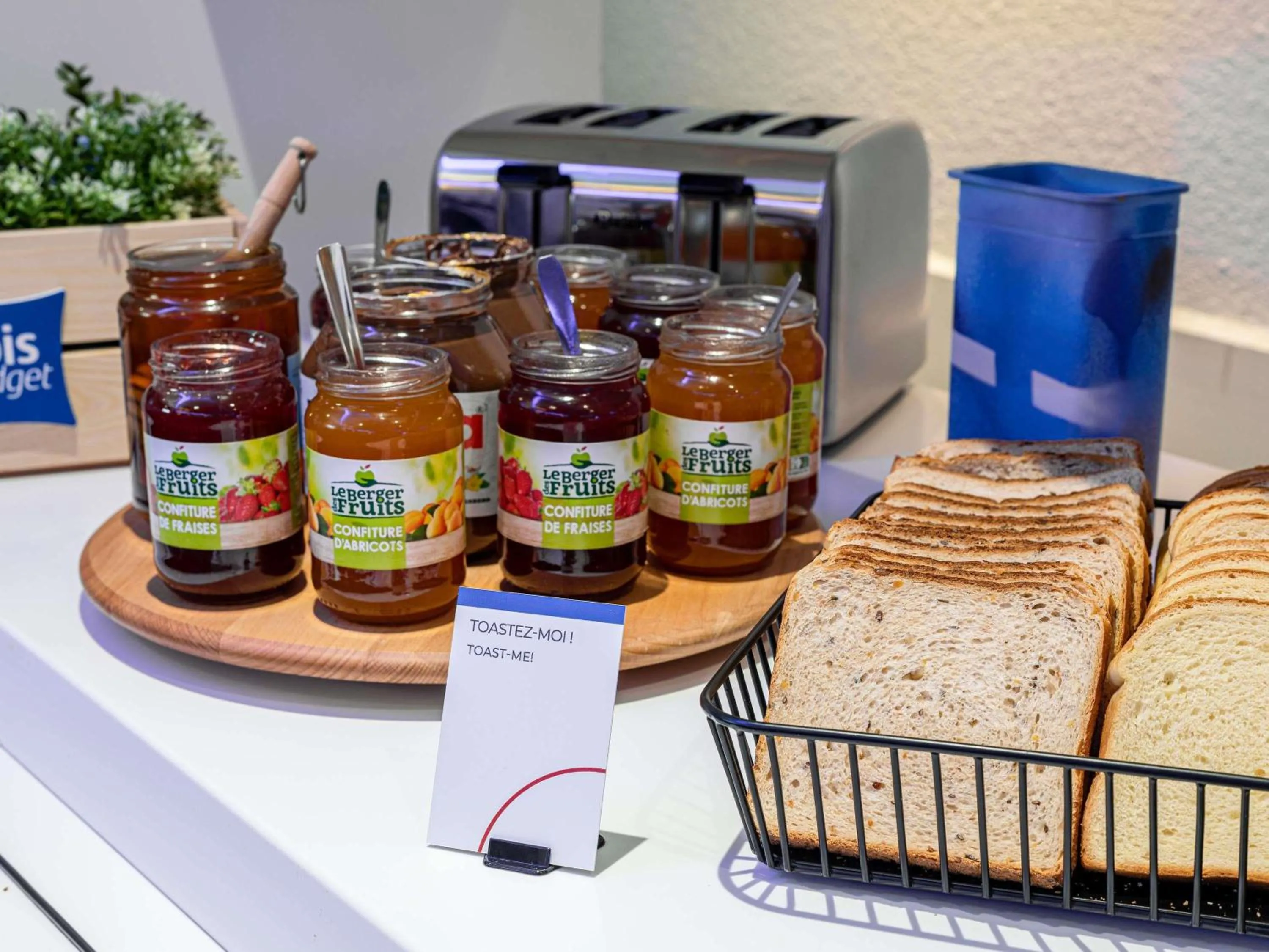 Breakfast in Ibis Budget Lyon Est Saint Quentin Fallavier