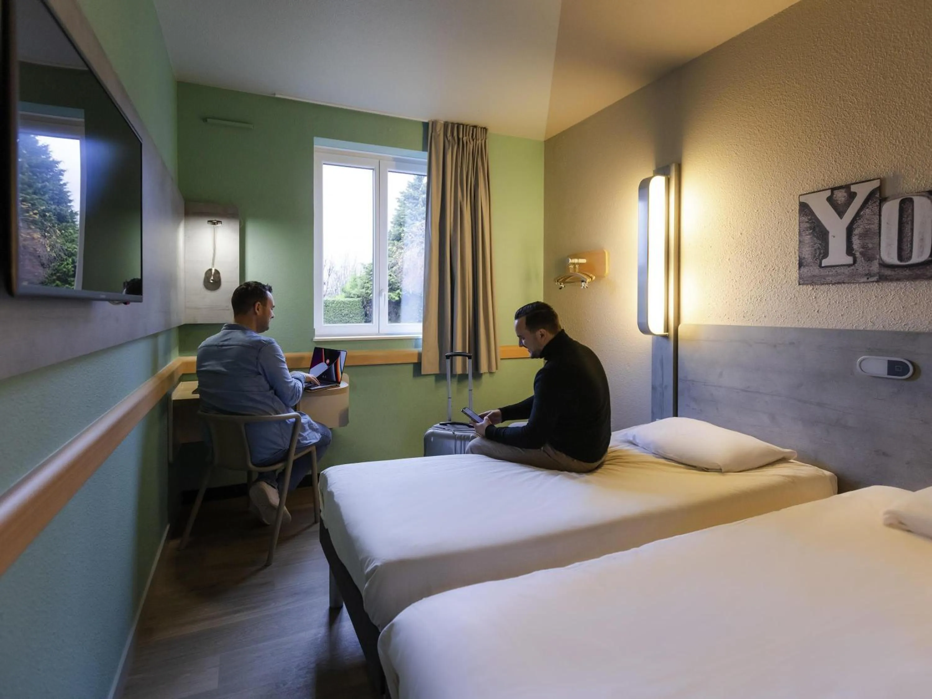 Bedroom, Bed in ibis budget Albertville