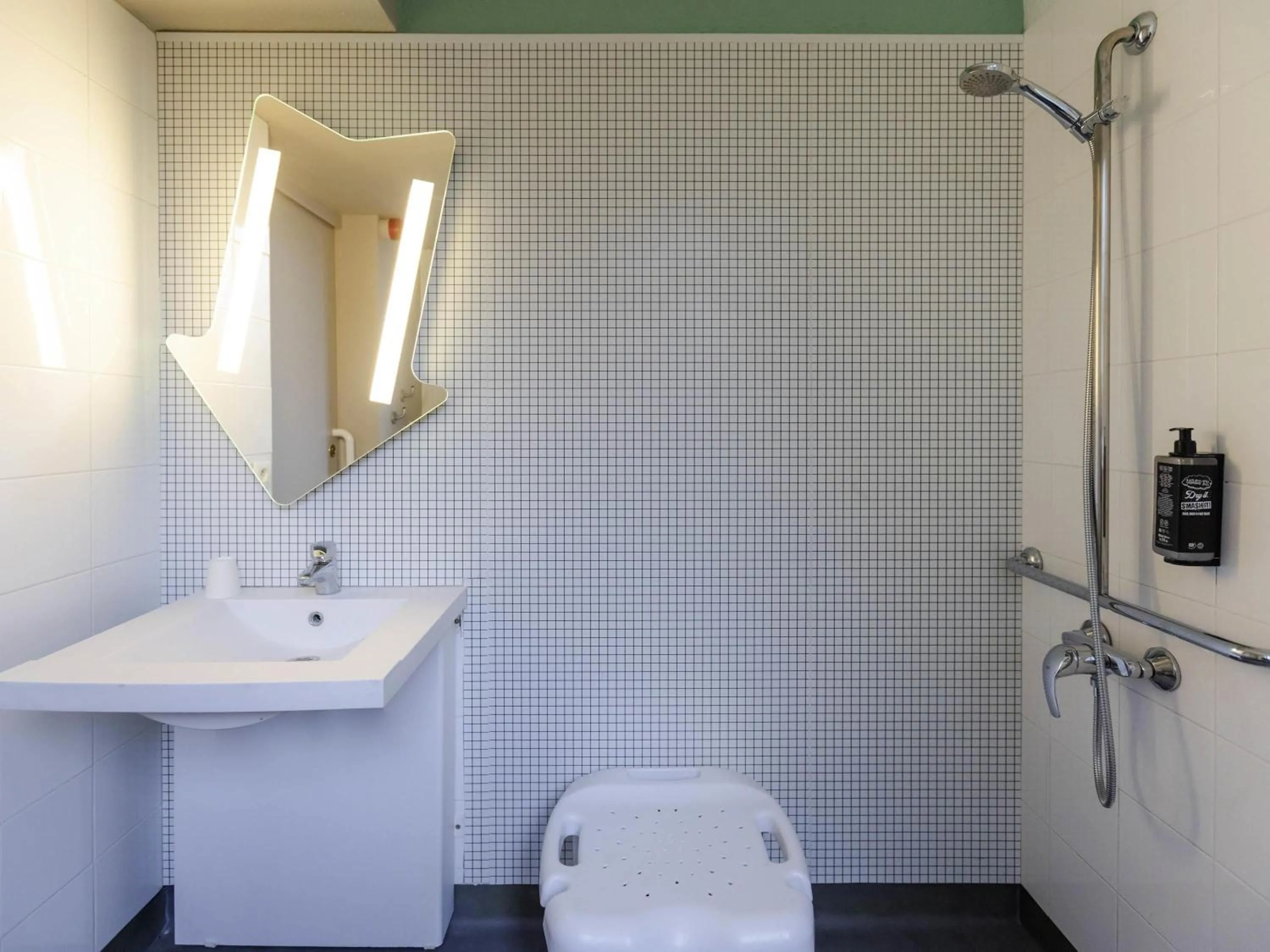 Bedroom in ibis budget Albertville