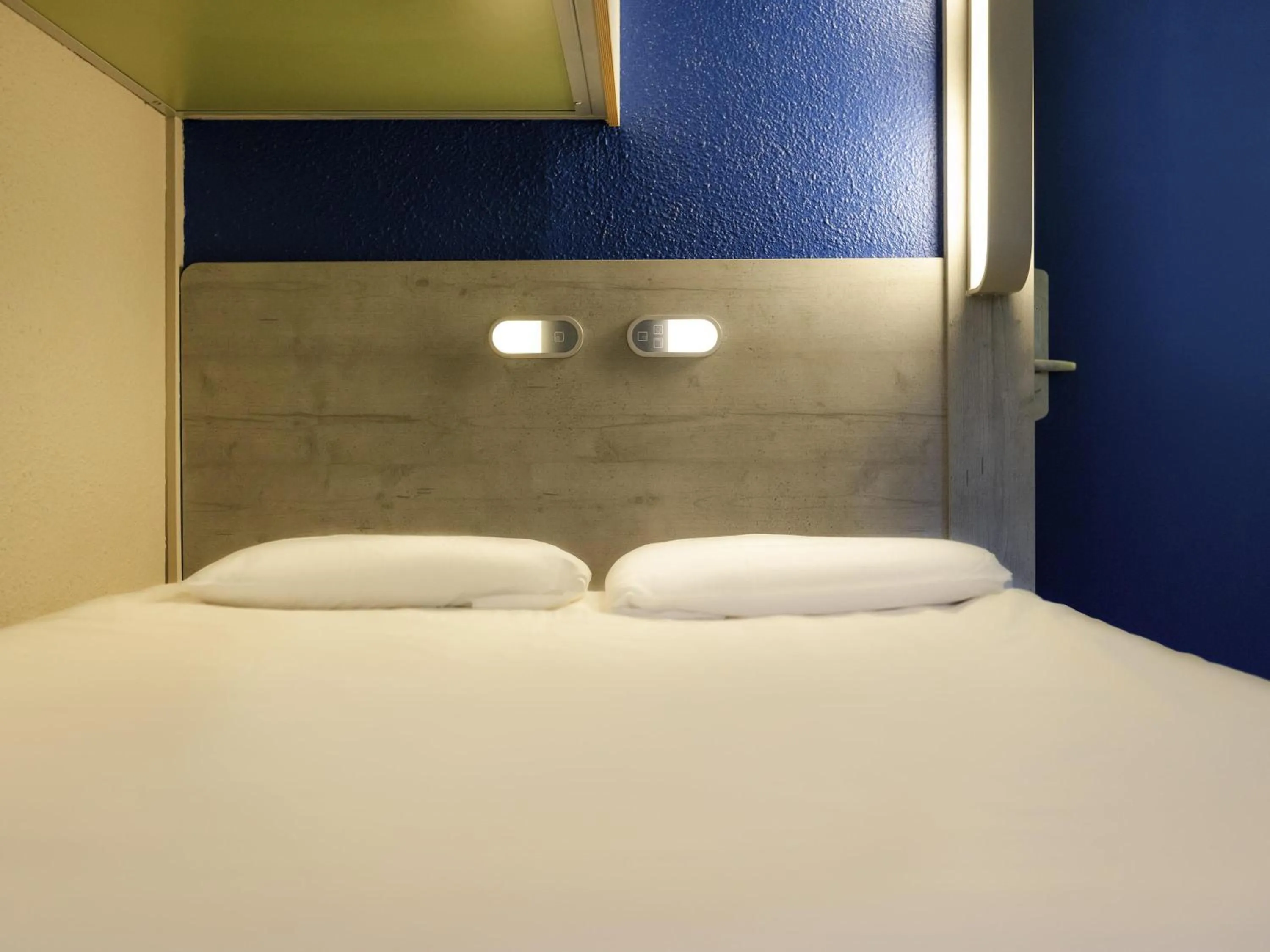 Property building, Bed in ibis budget Albertville