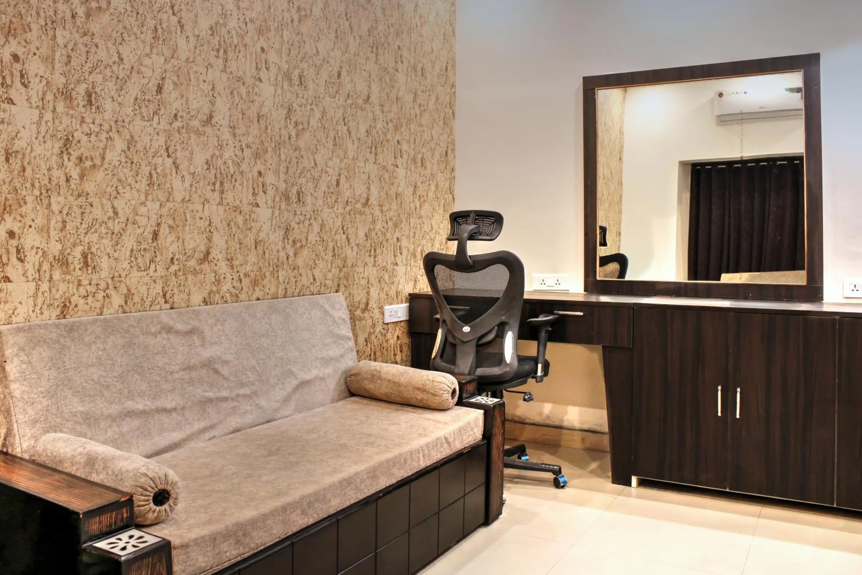 Living room in HOTEL HILL VIEW