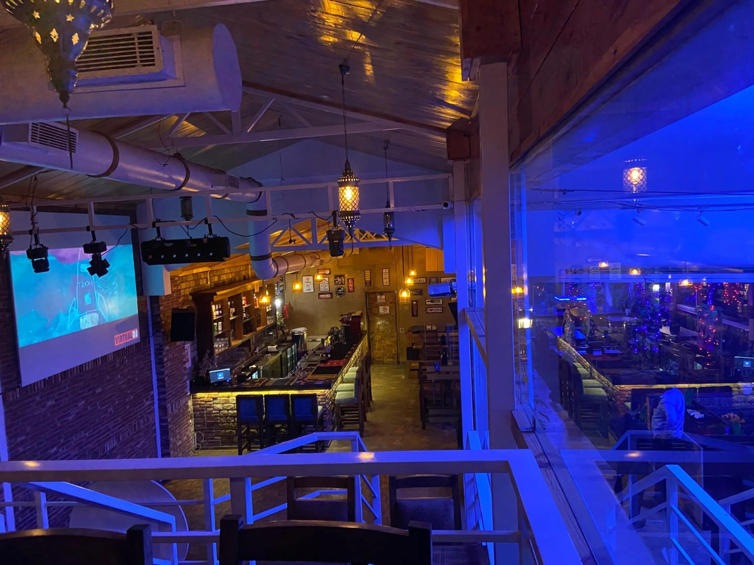 Restaurant/places to eat in HOTEL HILL VIEW