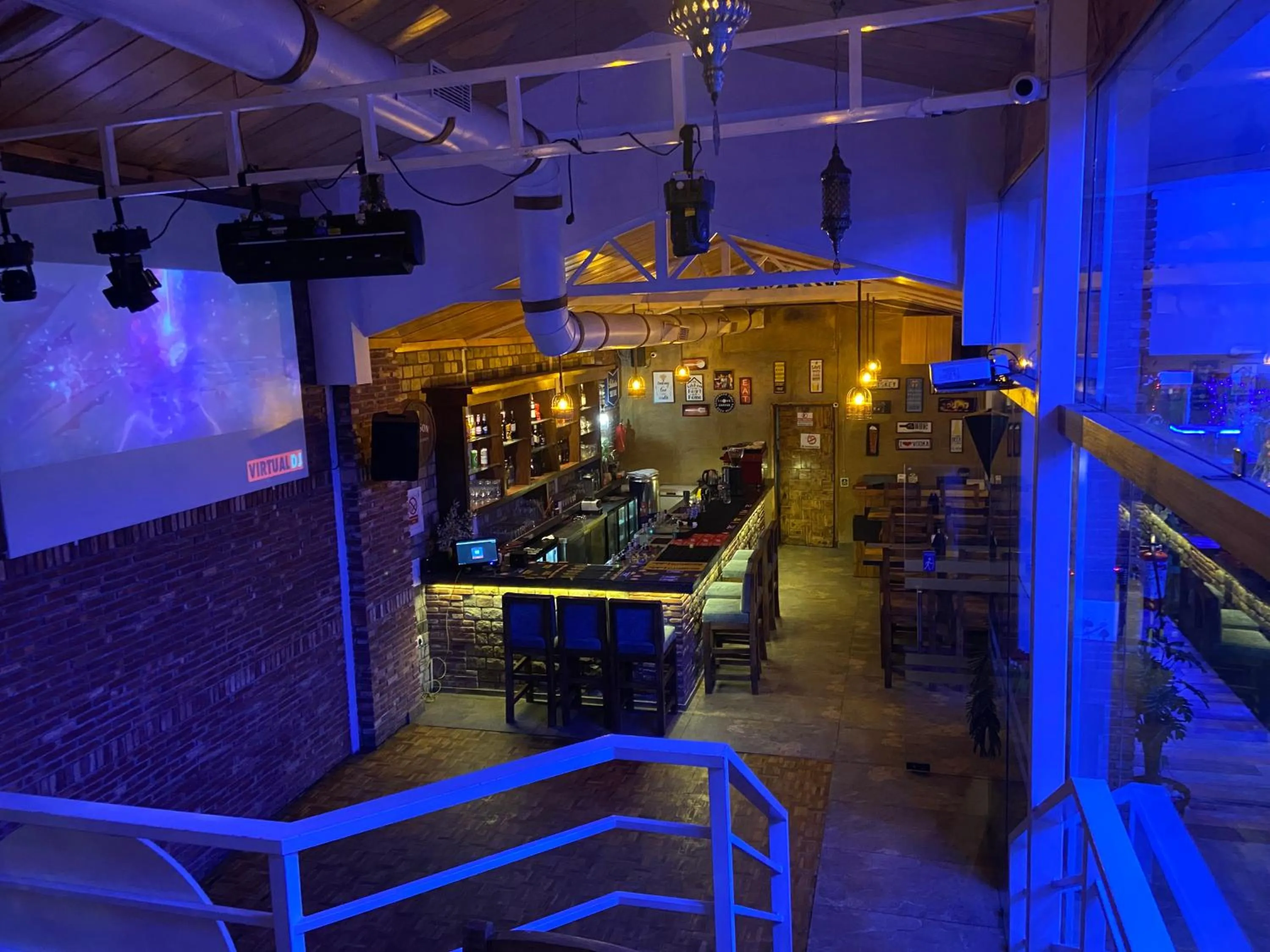 Restaurant/places to eat in HOTEL HILL VIEW