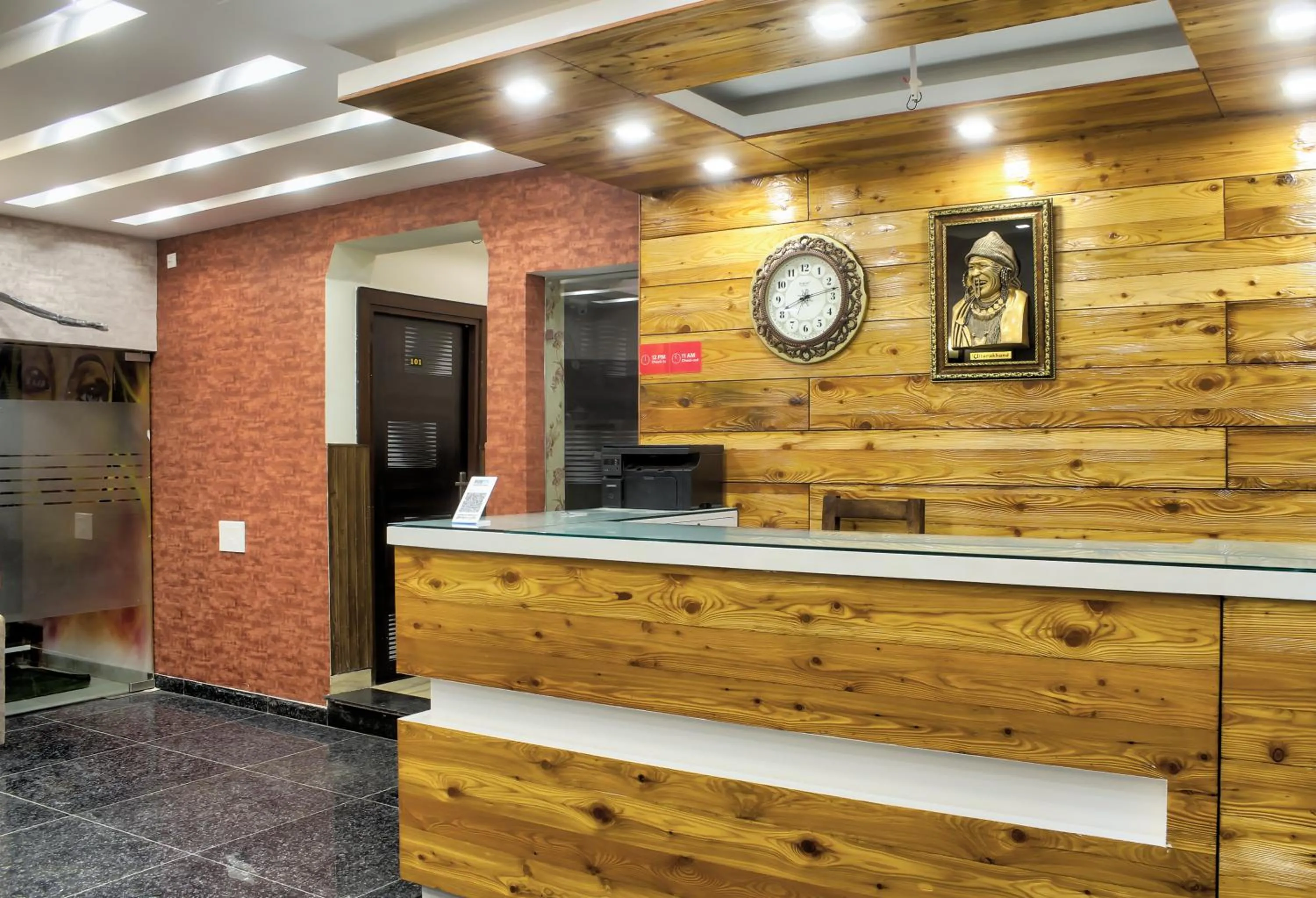 Lobby or reception in HOTEL HILL VIEW