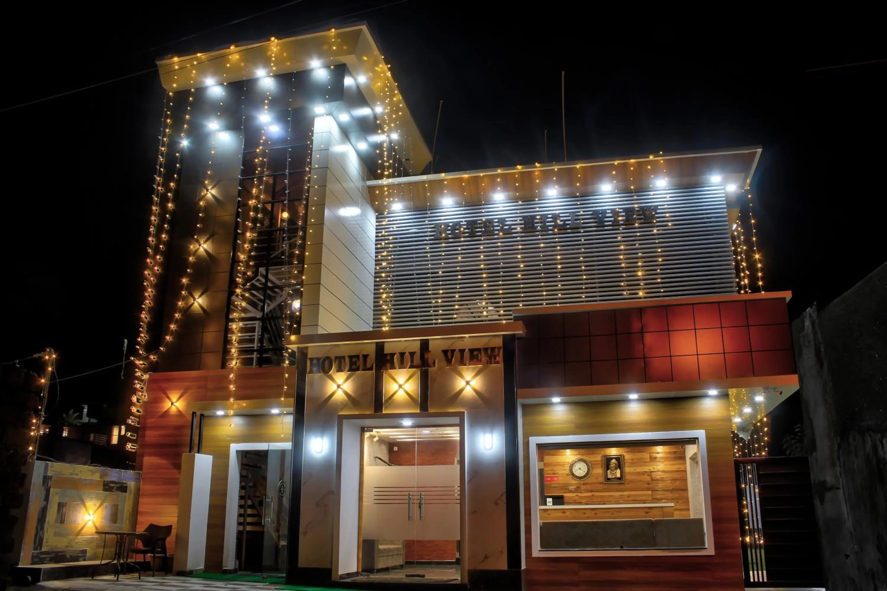 Facade/entrance in HOTEL HILL VIEW