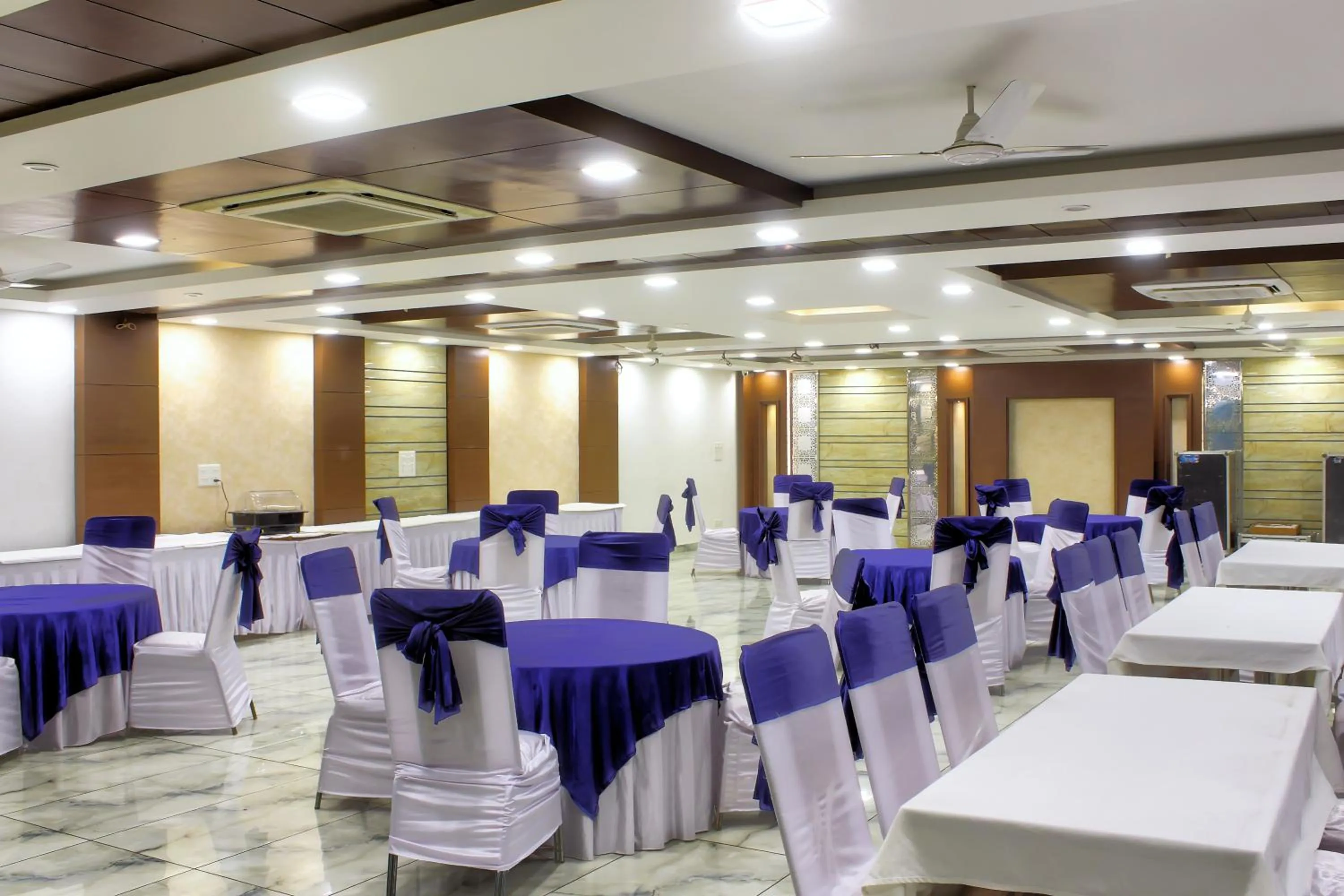 Banquet/Function facilities in HOTEL HILL VIEW