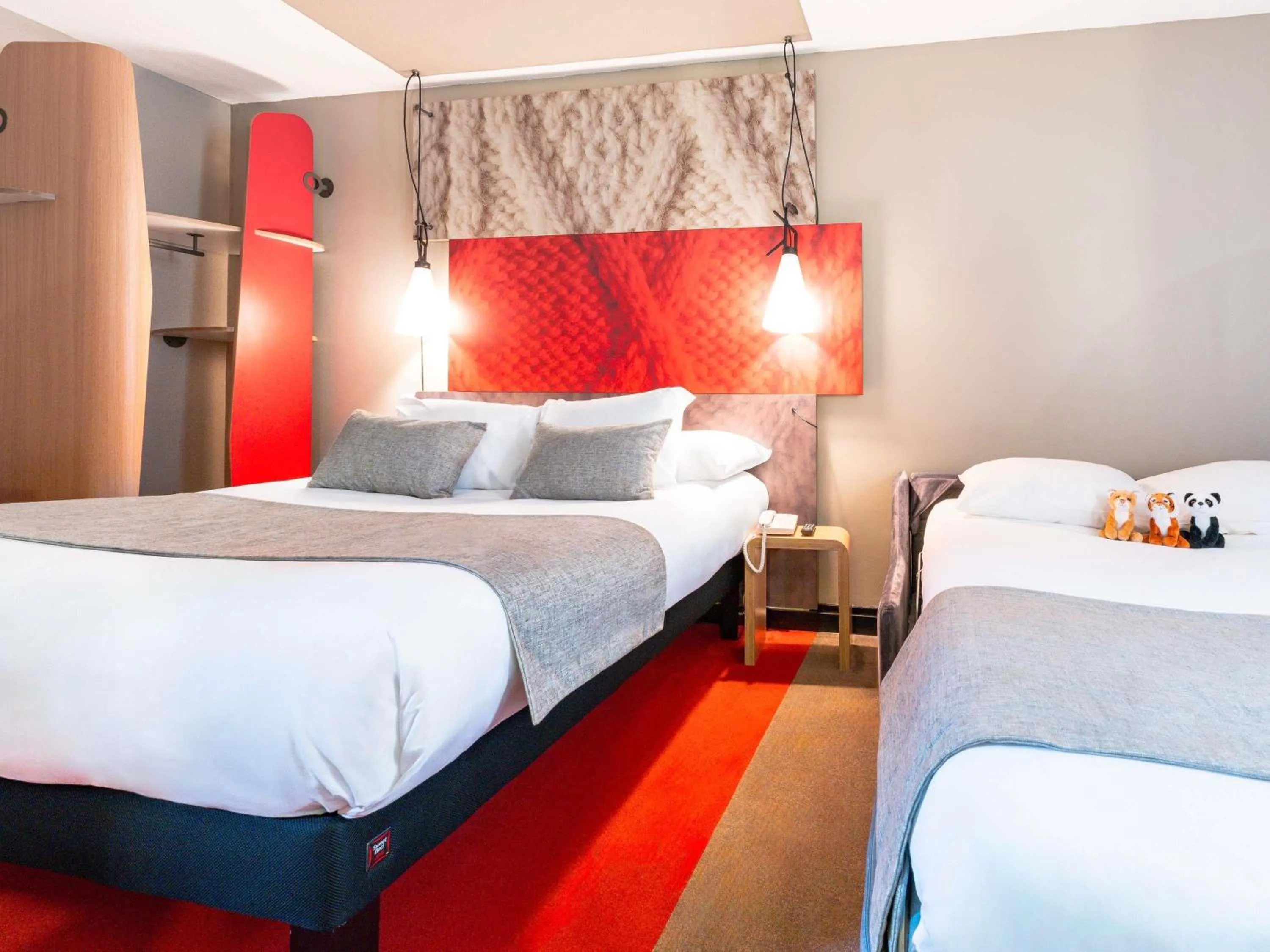 Bedroom, Bed in Hôtel Ibis Cognac Centre