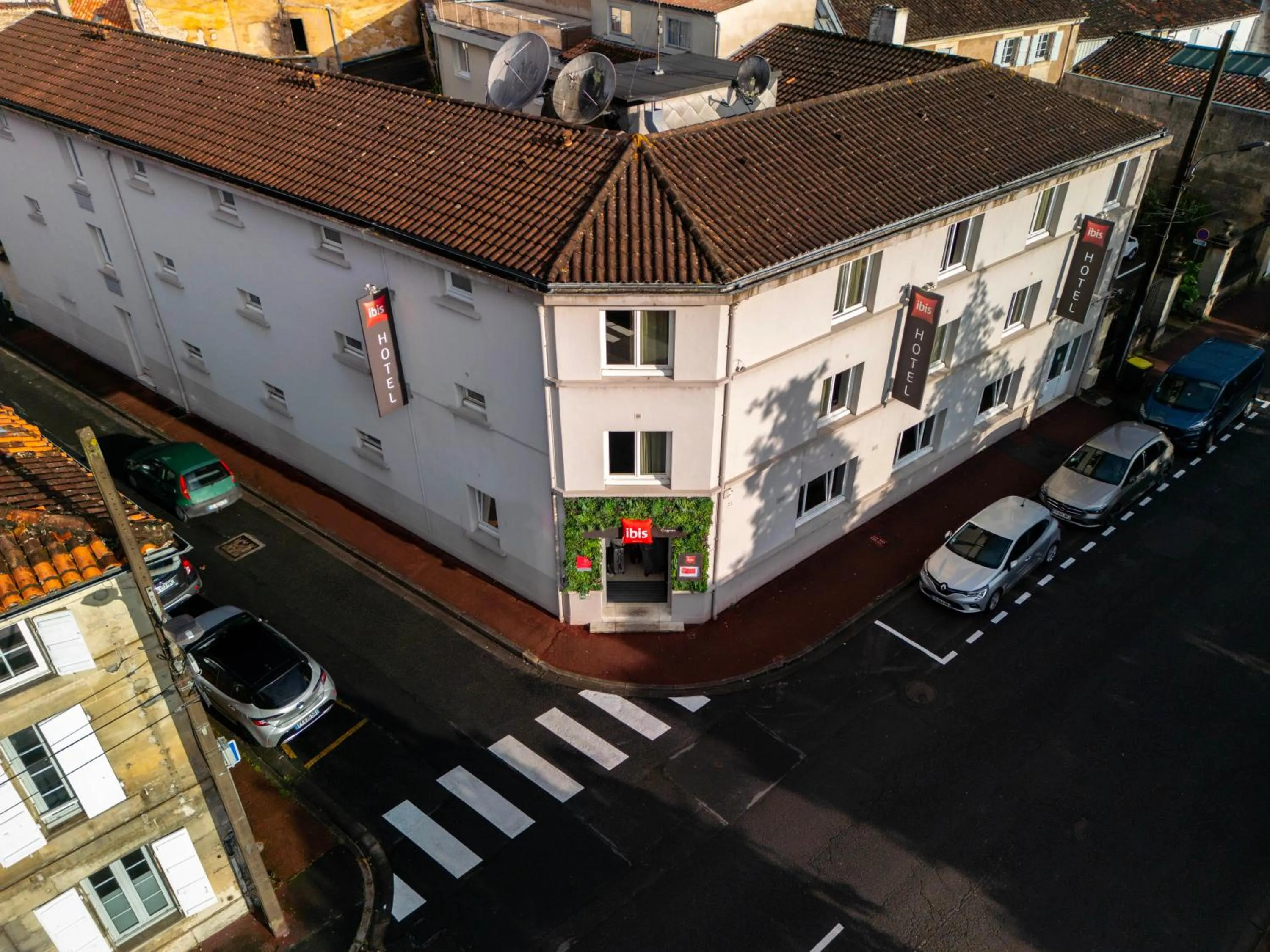 Property building in Hôtel Ibis Cognac Centre
