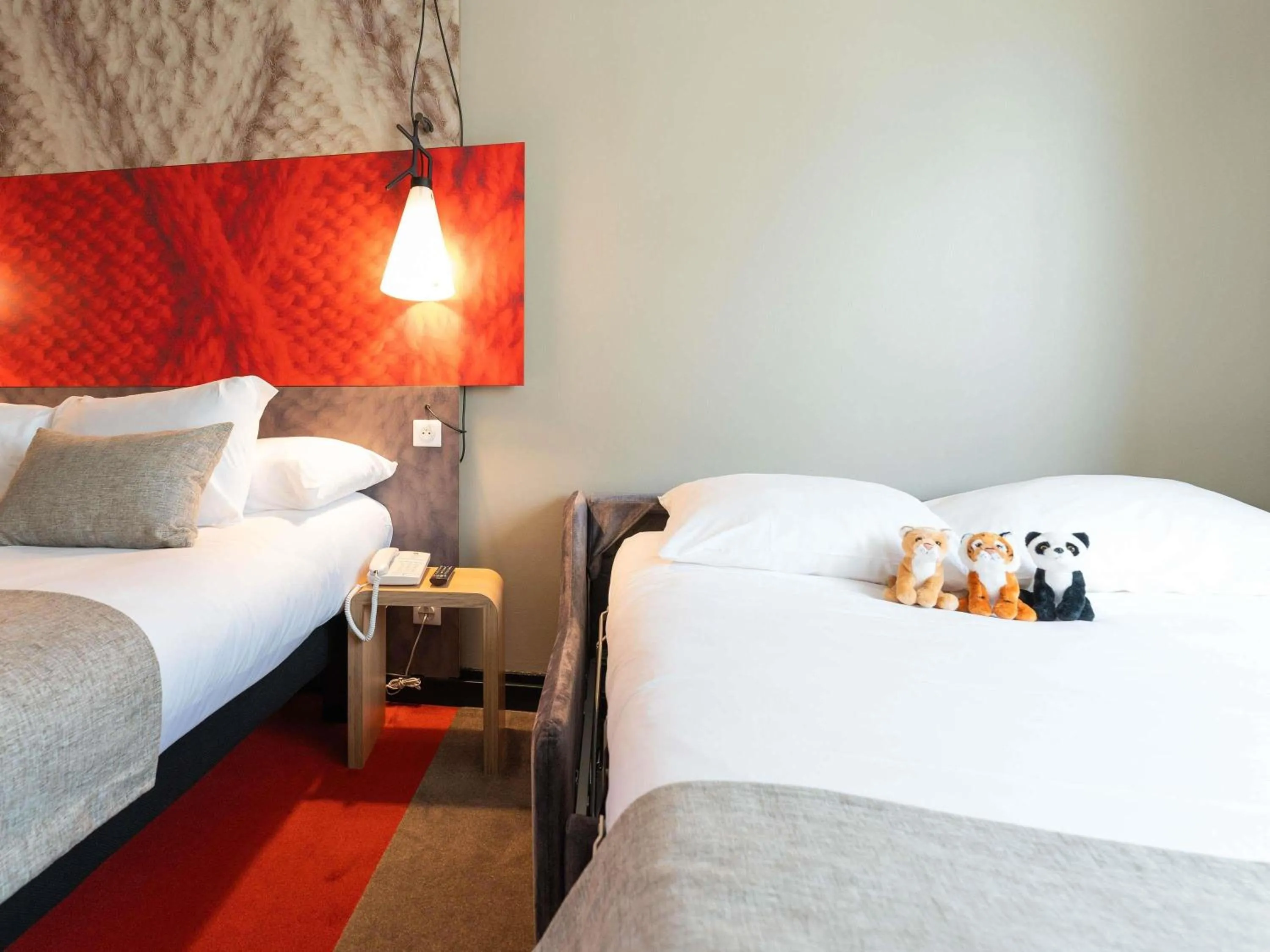 Bedroom, Bed in Hôtel Ibis Cognac Centre