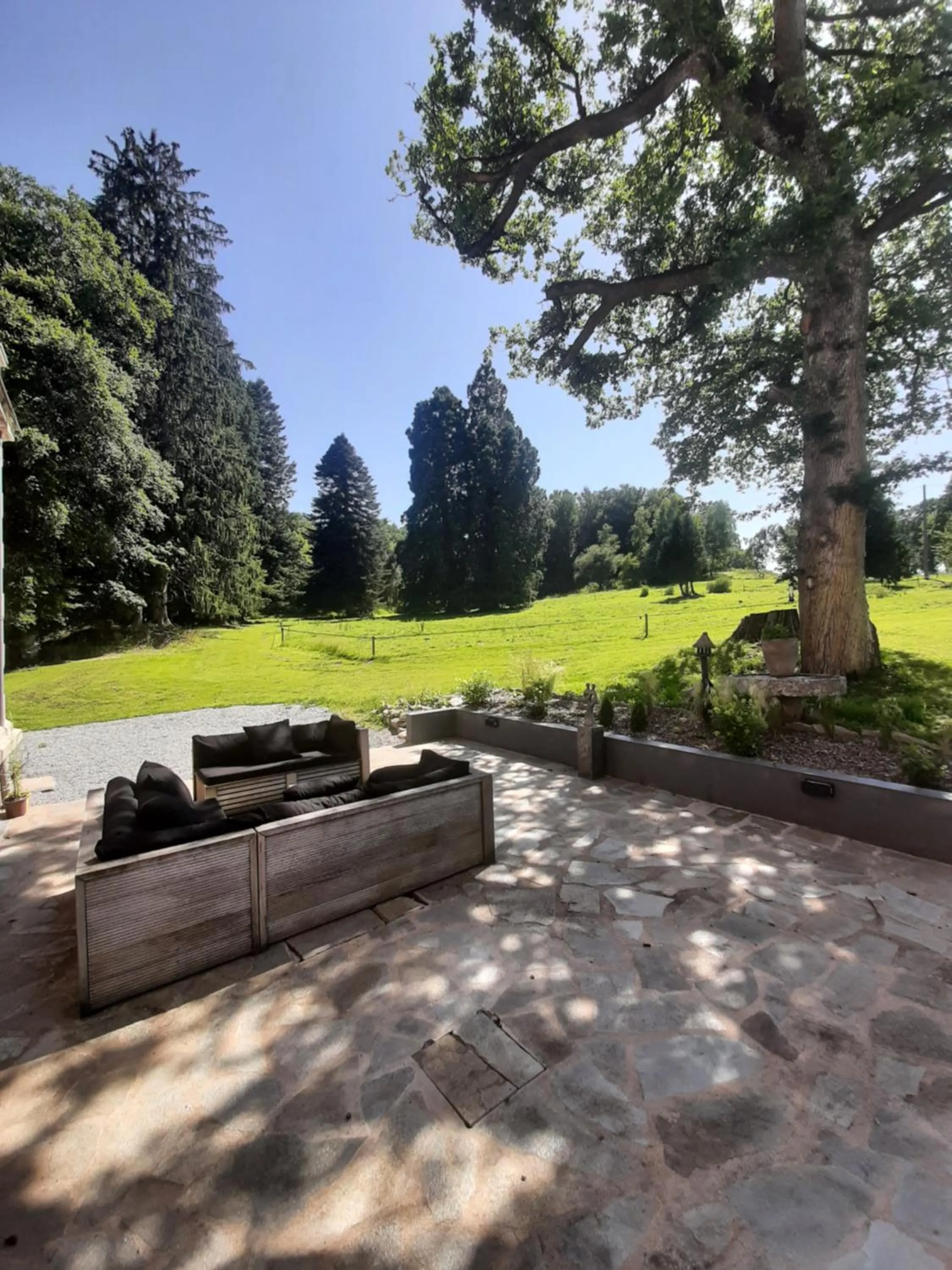 Property building in Chateau Sourliavoux, appartement en chambres d'hôtes