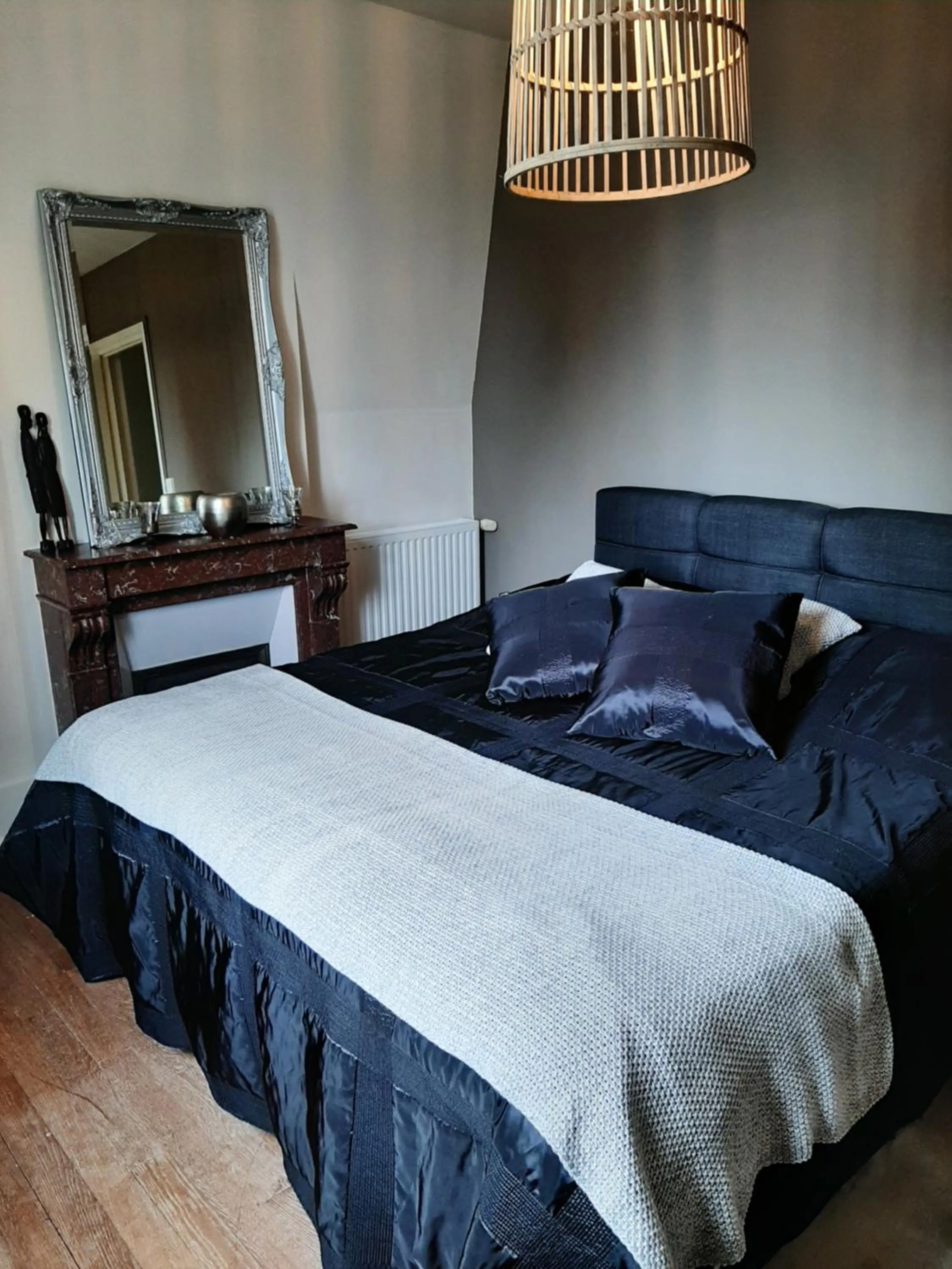 Bed in Chateau Sourliavoux, appartement en chambres d'hôtes