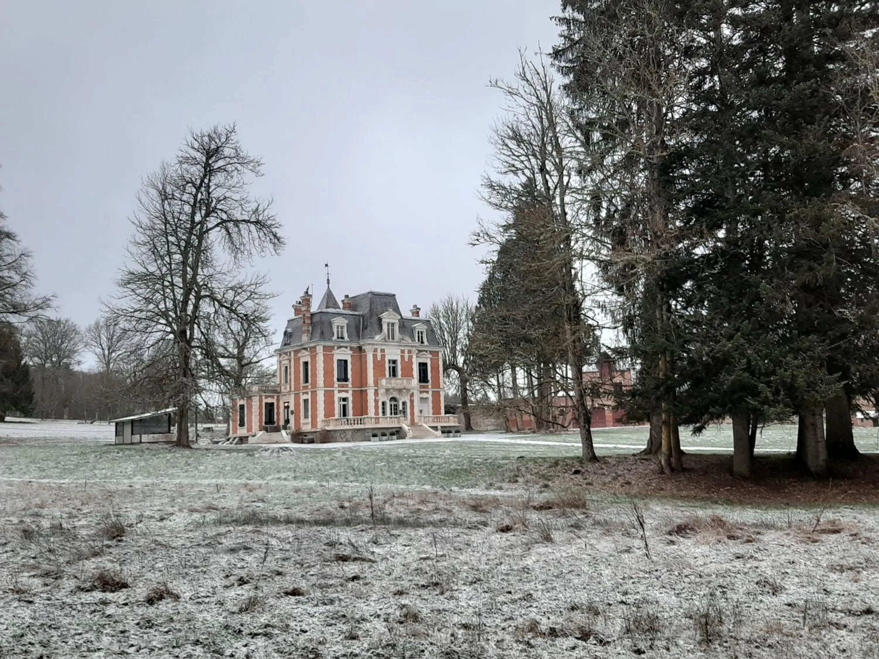 Property building in Chateau Sourliavoux, appartement en chambres d'hôtes