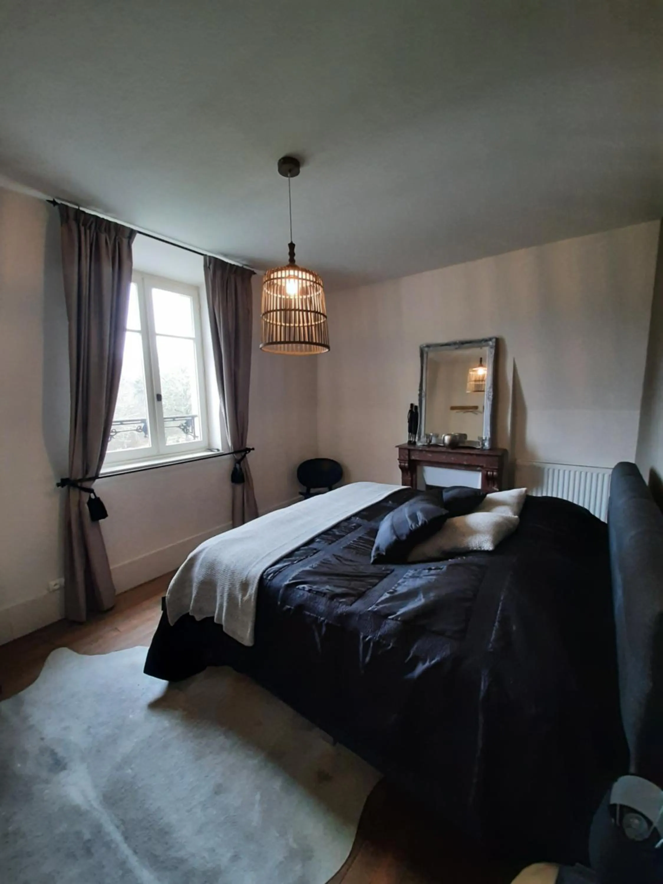 Bed in Chateau Sourliavoux, appartement en chambres d'hôtes