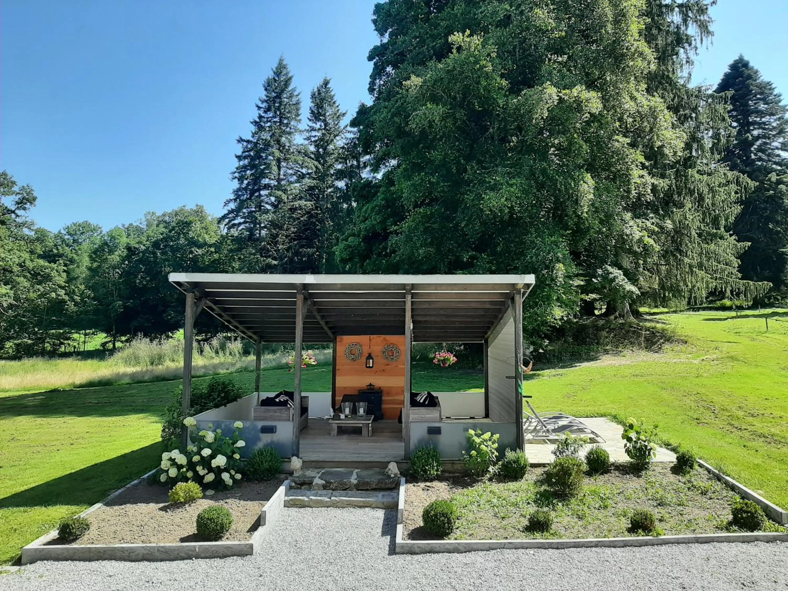 Property building in Chateau Sourliavoux, appartement en chambres d'hôtes