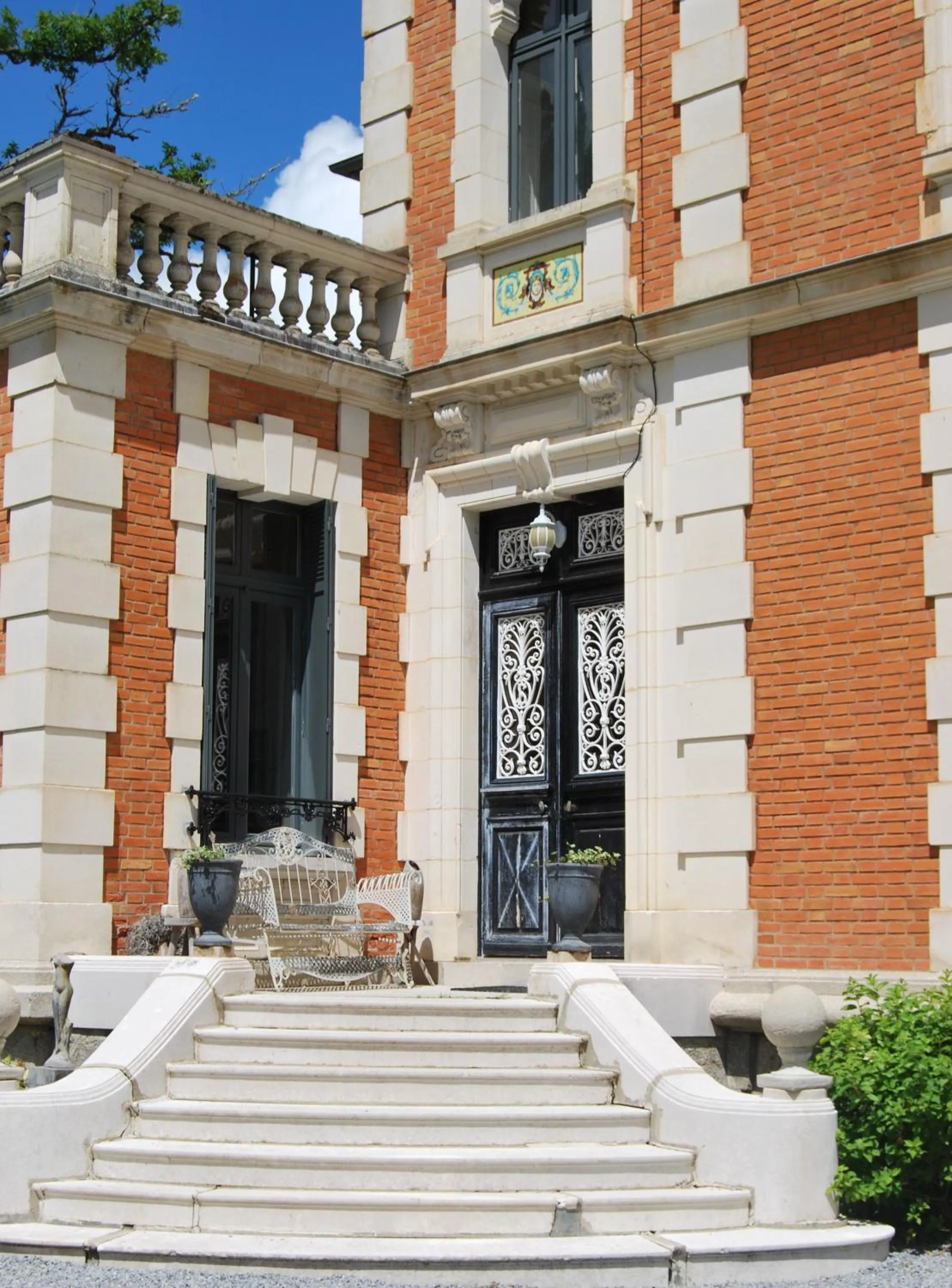 Facade/entrance in Chateau Sourliavoux, appartement en chambres d'hôtes