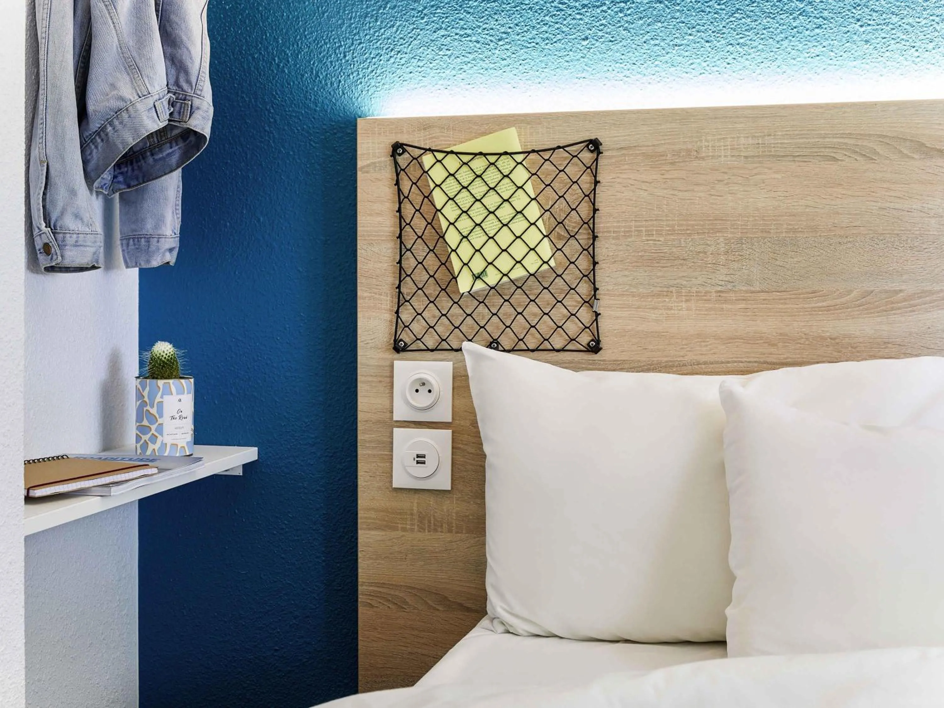 Bedroom, Bed in HôtelF1 Angoulême