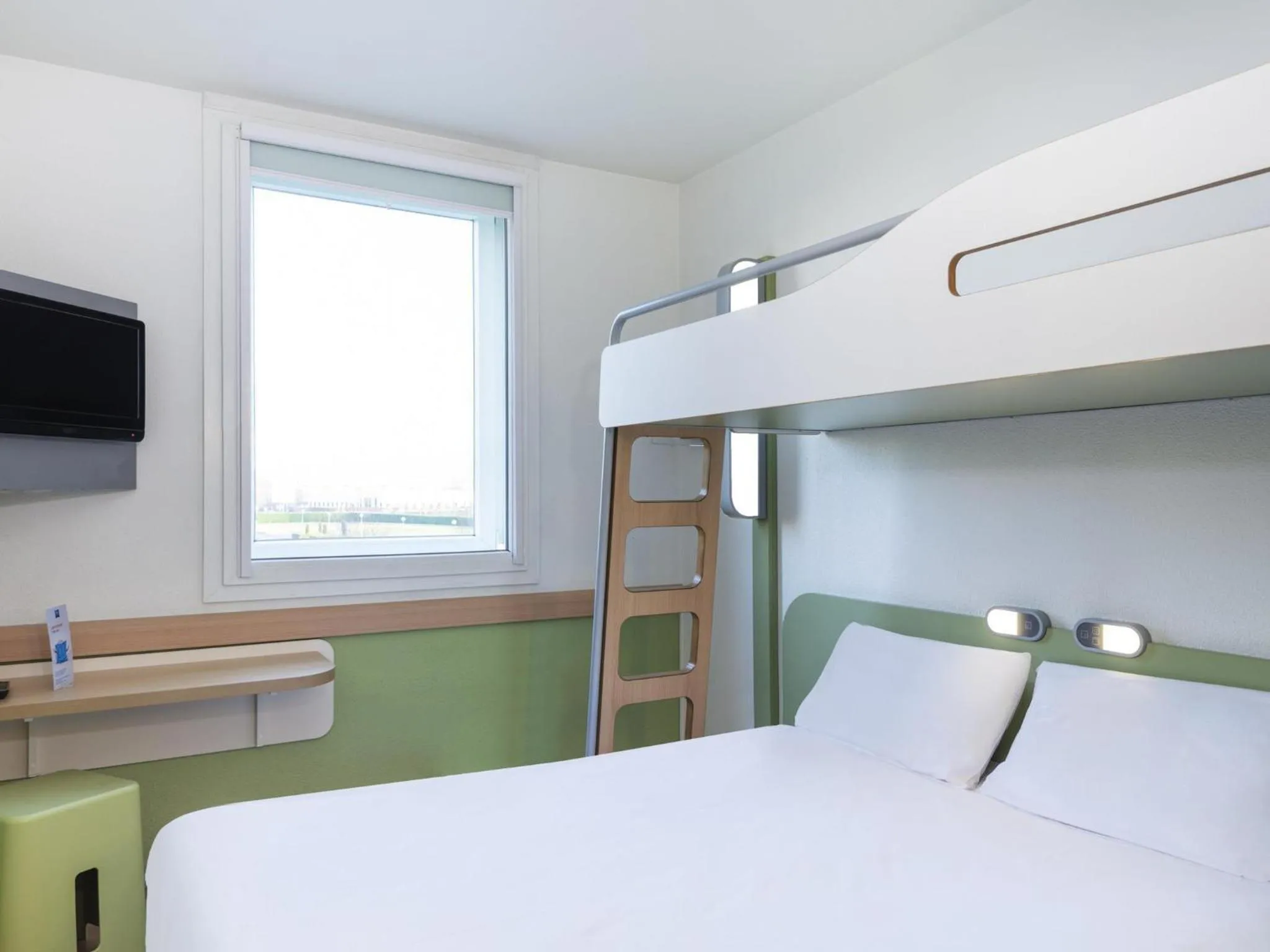 Bedroom, Bed in ibis budget Lyon Gerland