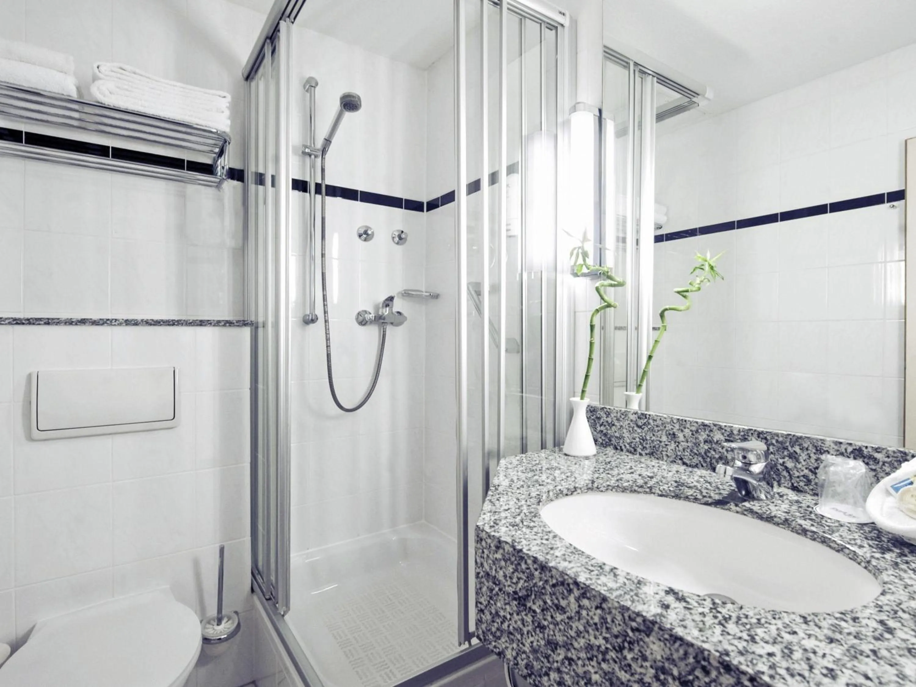 Bedroom in Mercure Hotel Koeln Belfortstrasse