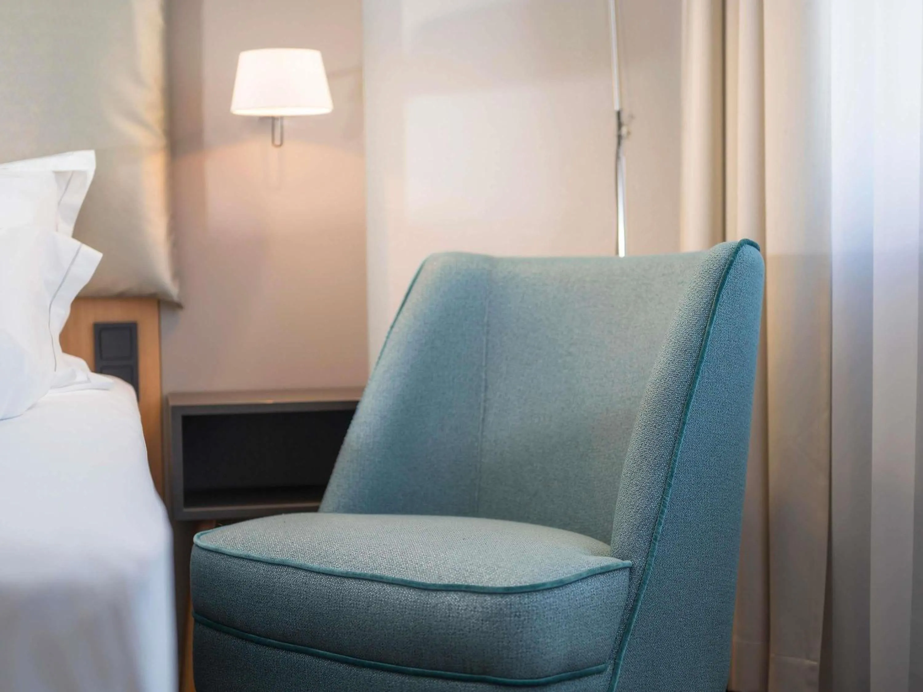 Bedroom, Bed in Mercure Hotel Koeln Belfortstrasse