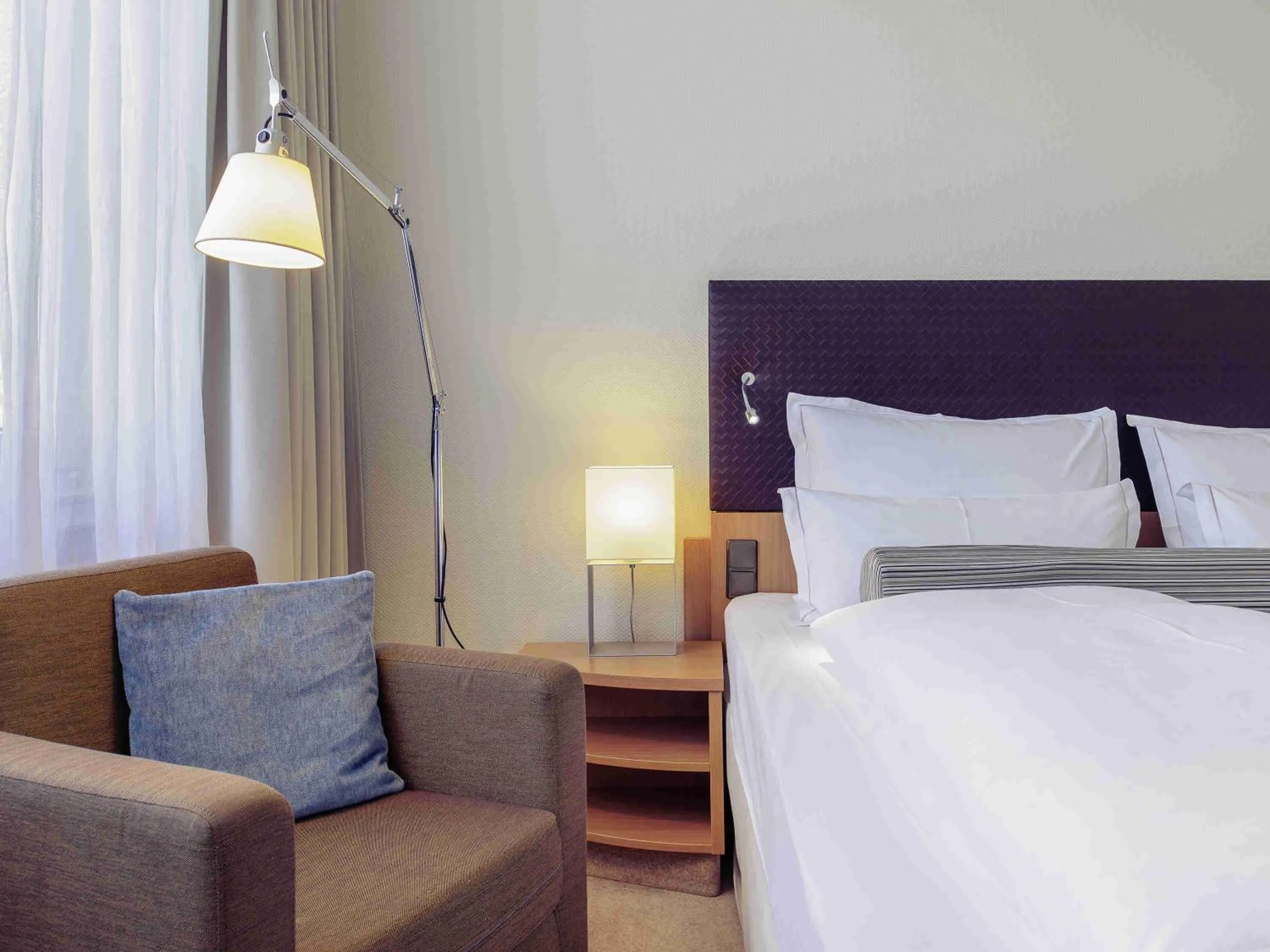 Bedroom, Bed in Mercure Hotel Koeln Belfortstrasse