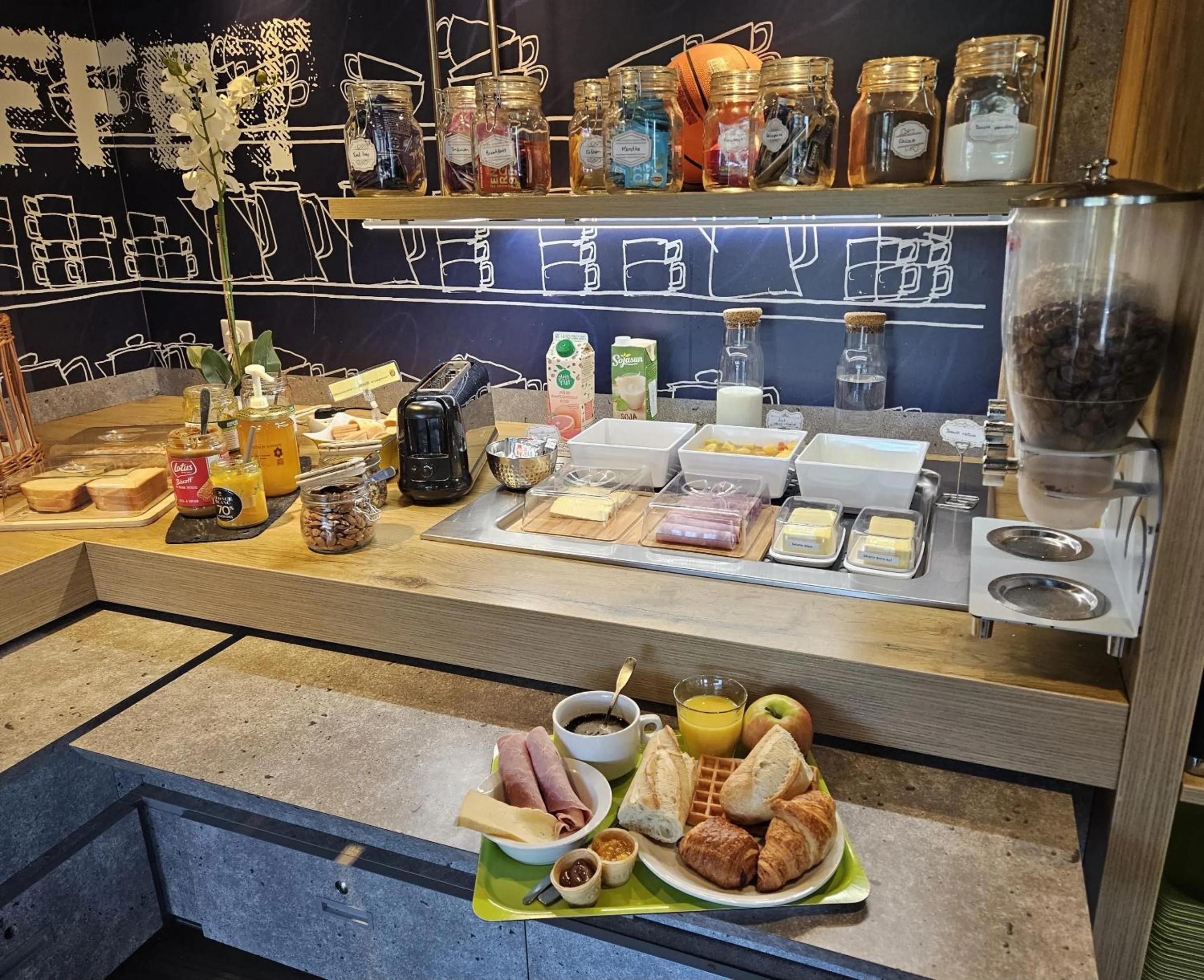 Breakfast in ibis budget Clermont Ferrand Sud