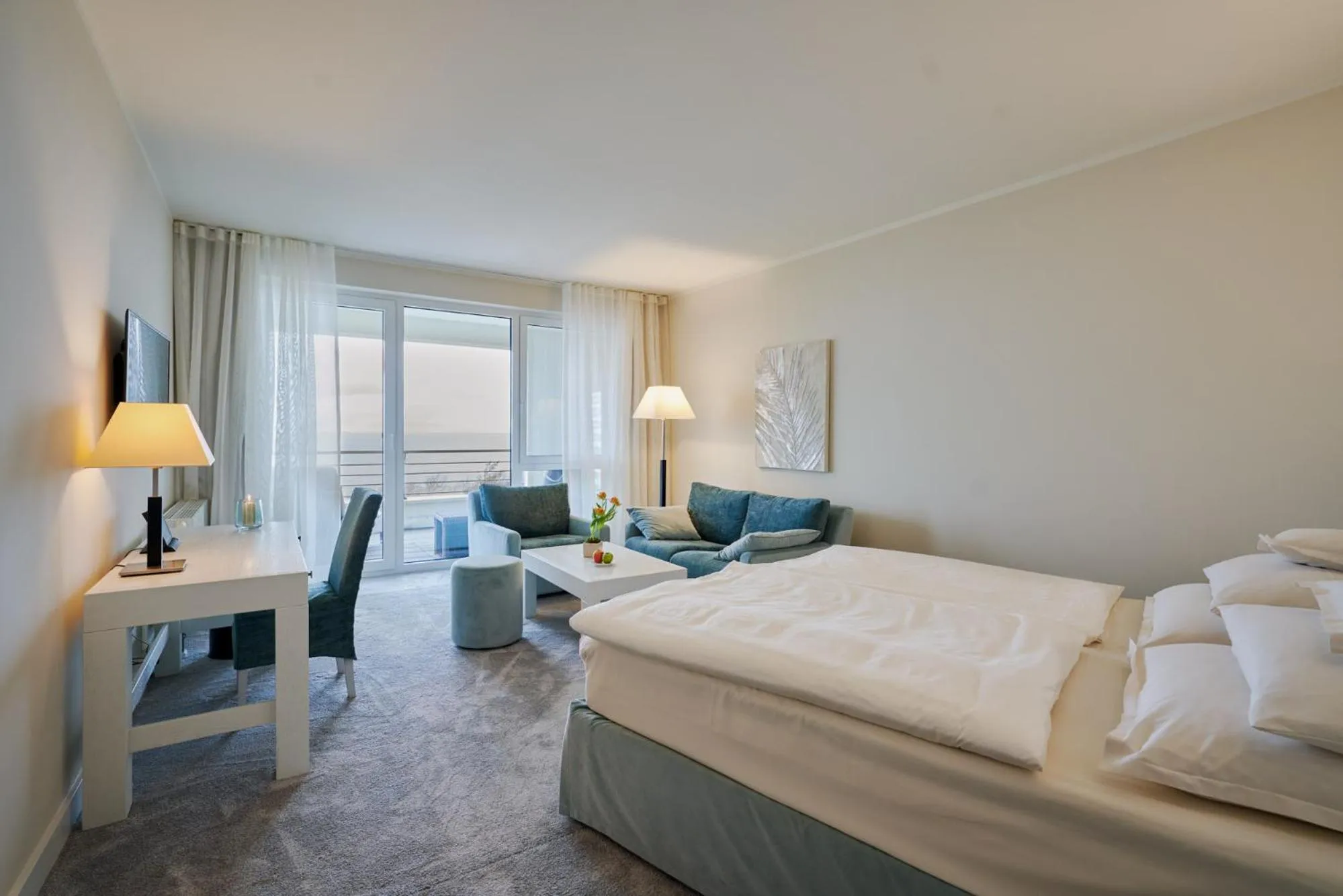 Photo of the whole room, Bed in Strandhotel Dünenmeer - Adults only