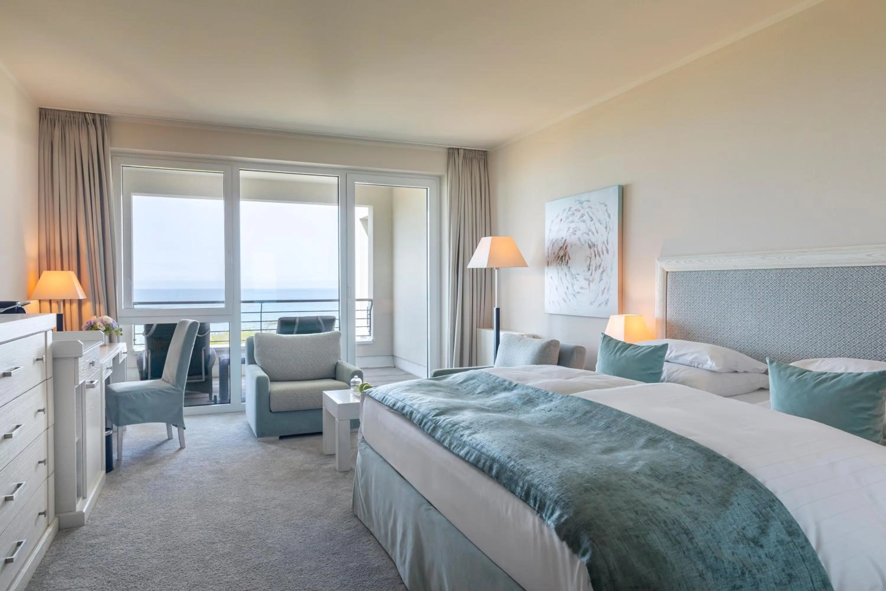 Photo of the whole room, Bed in Strandhotel Dünenmeer - Adults only