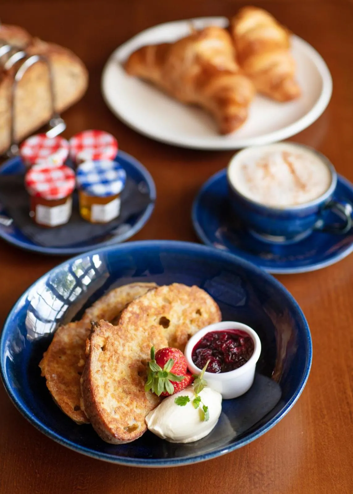 Breakfast in The Whittling House