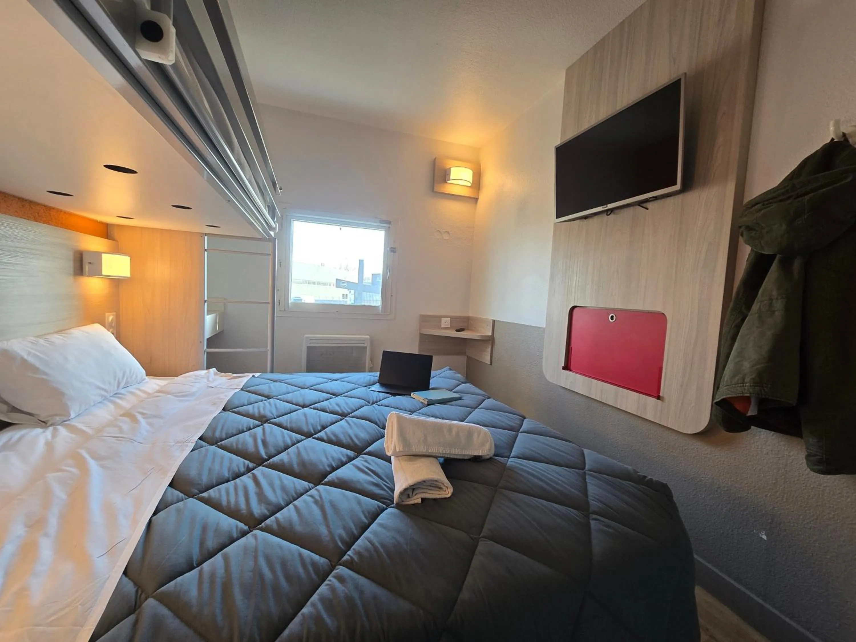 Bed in Premiere Classe Lyon Beynost