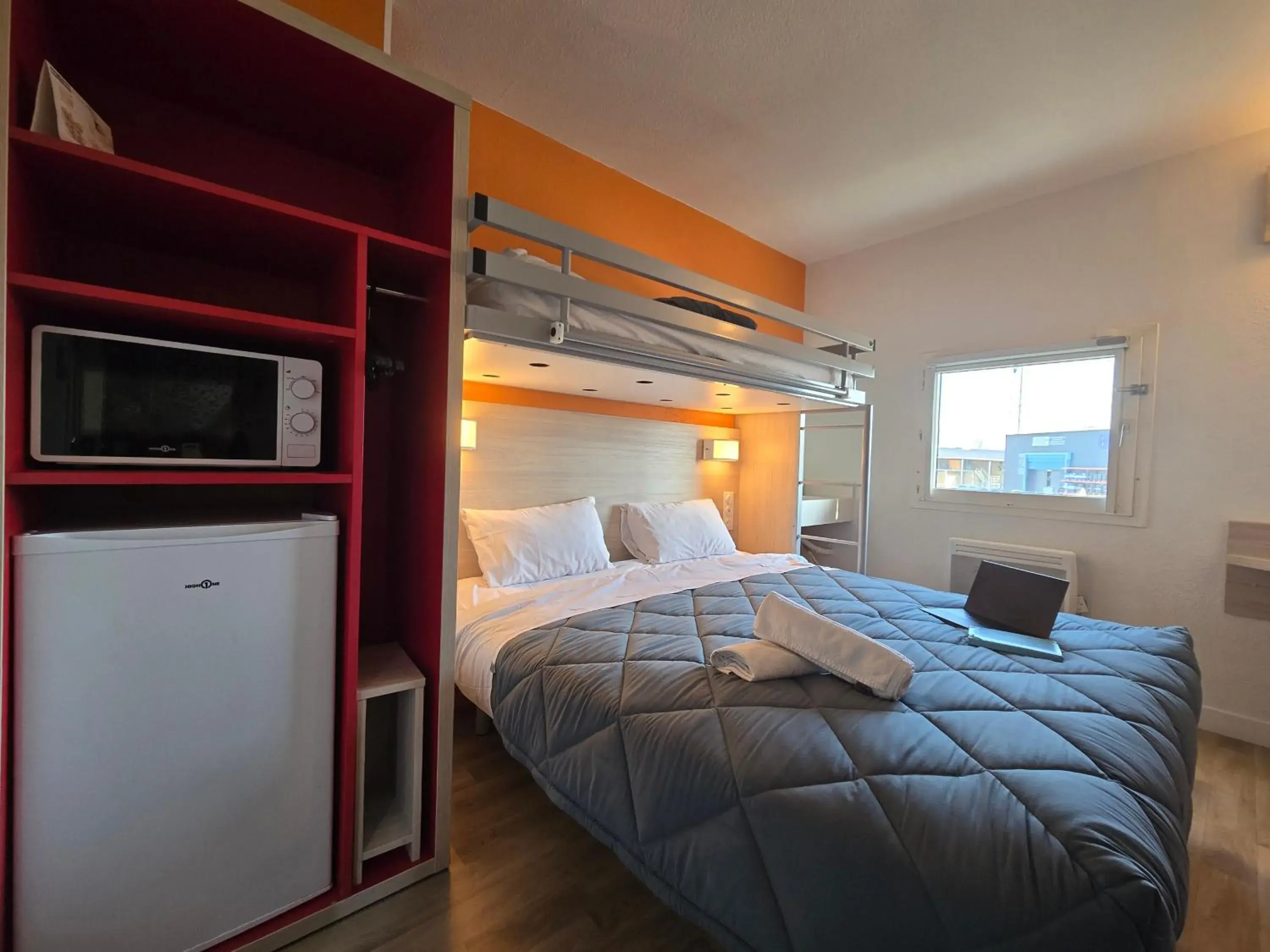 1 Double Bed 1 Bunk Bed With Shared Bathroom in Premiere Classe Lyon Beynost 1 Double Bed 1 Bunk Bed With Shared Bathroom in Premiere Classe Lyon Beynost