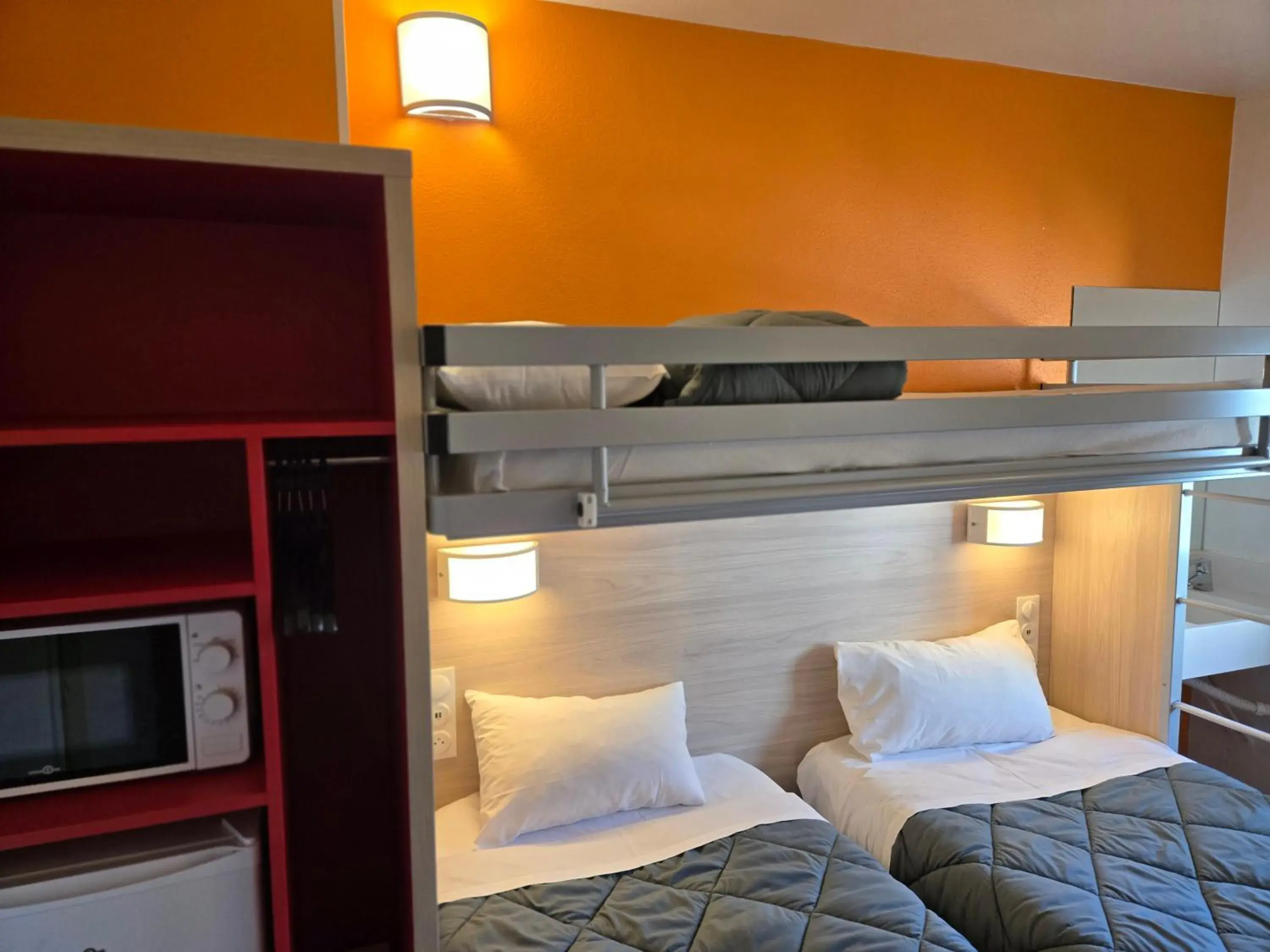 2 Single Beds 1 Bunk Bed Shared Bathroom in Premiere Classe Lyon Beynost 2 Single Beds 1 Bunk Bed Shared Bathroom in Premiere Classe Lyon Beynost