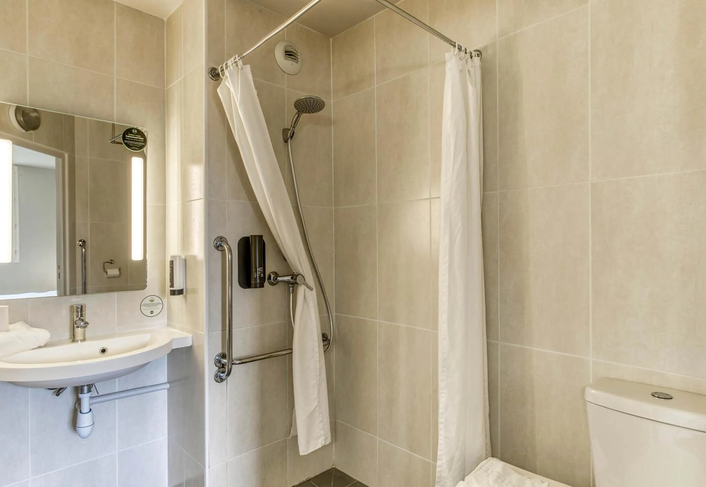 Bedroom in B&B HOTEL Clermont-Ferrand Gerzat